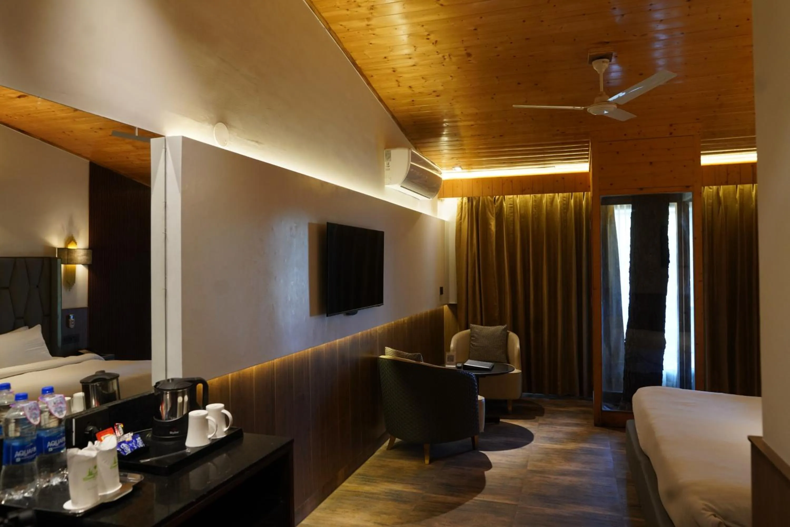 Bedroom in Kasauli Hills Resort