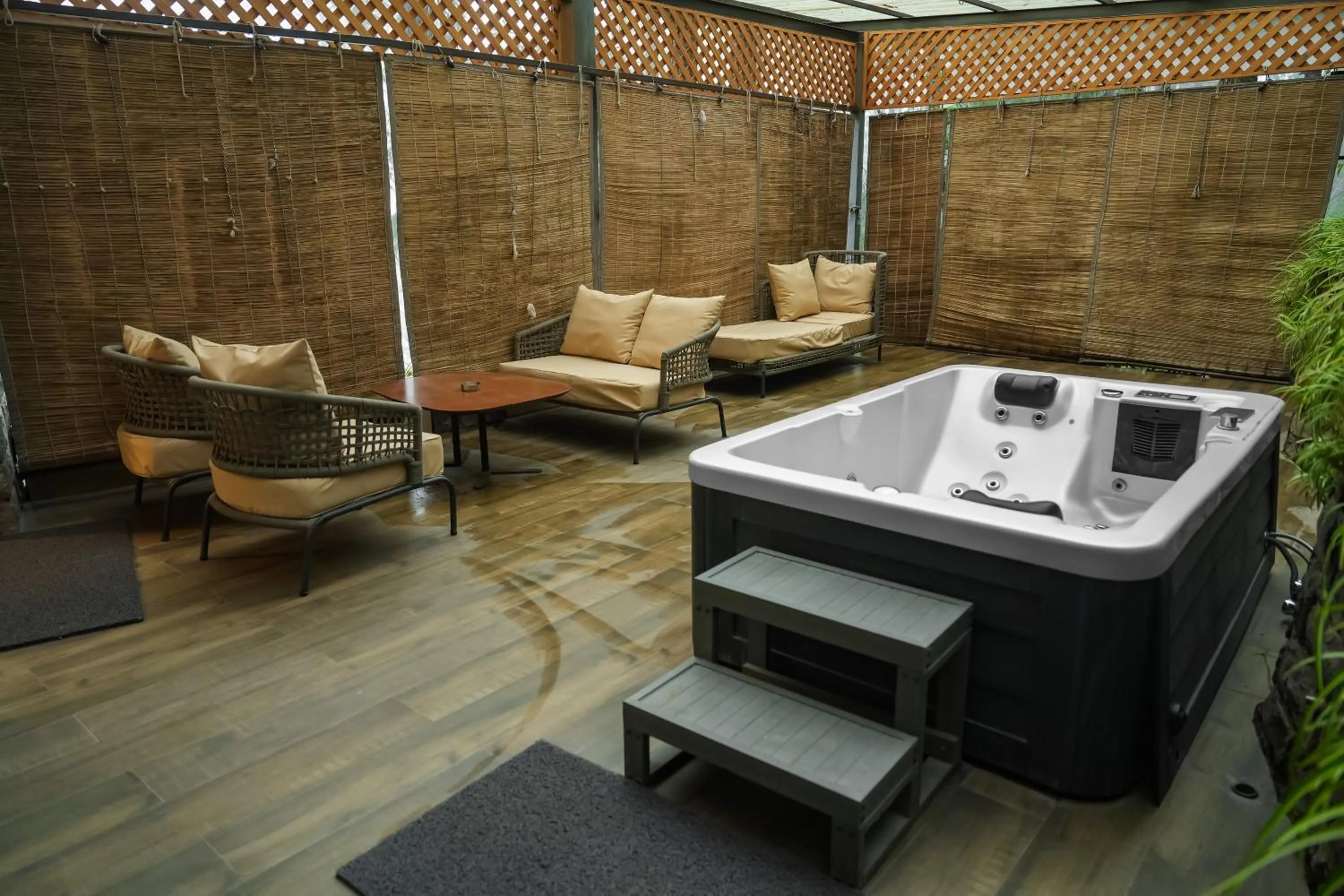 Bath in Kasauli Hills Resort