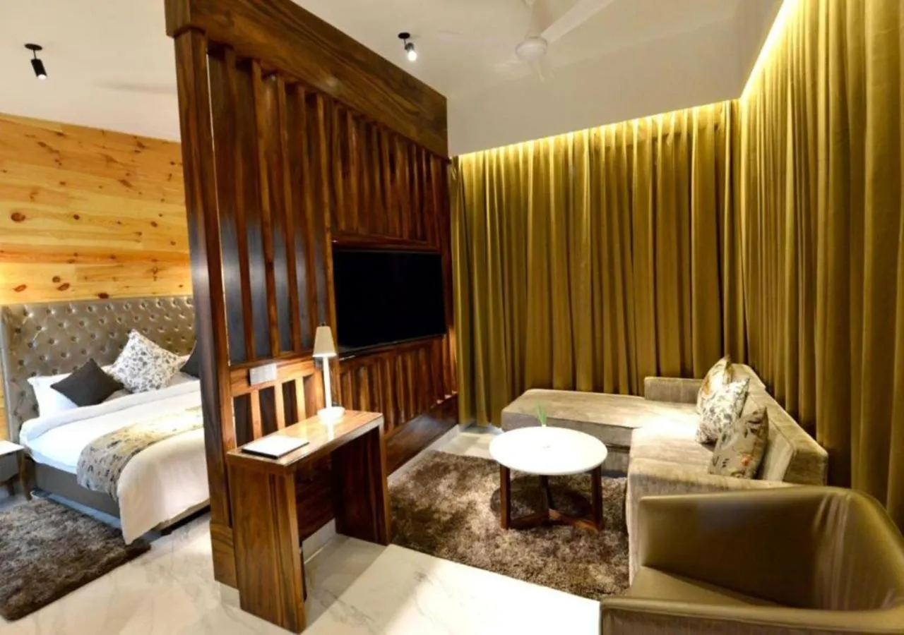 Living room, Bed in Kasauli Hills Resort