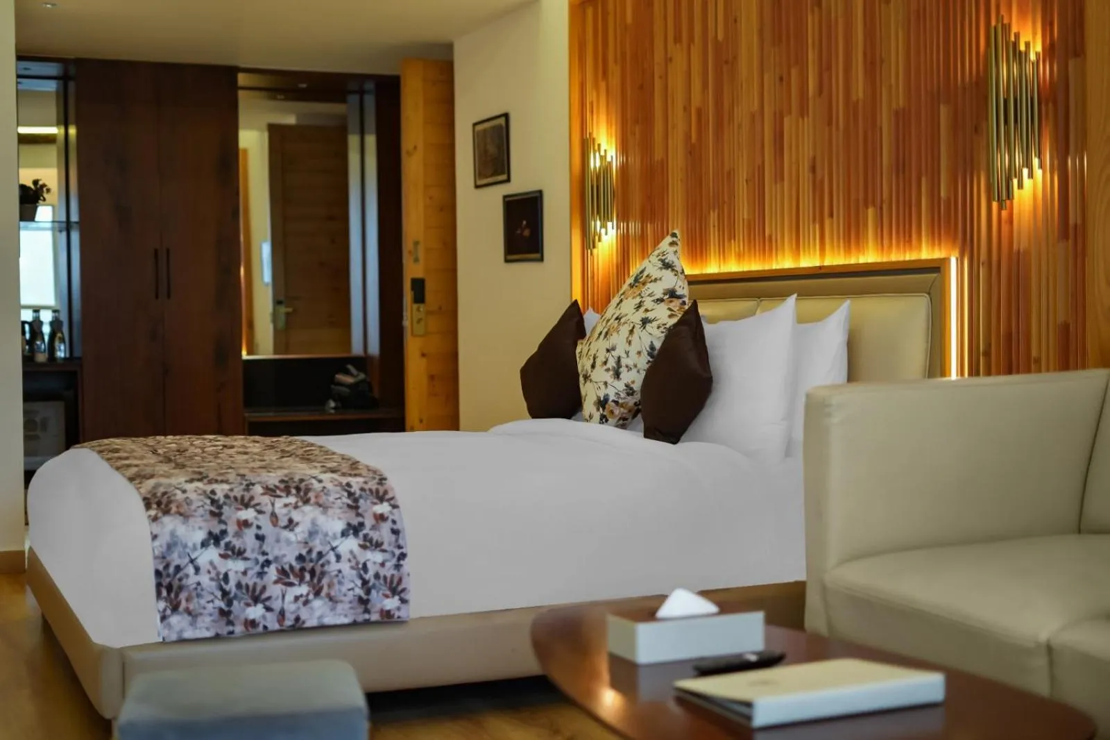 Bed in Kasauli Hills Resort