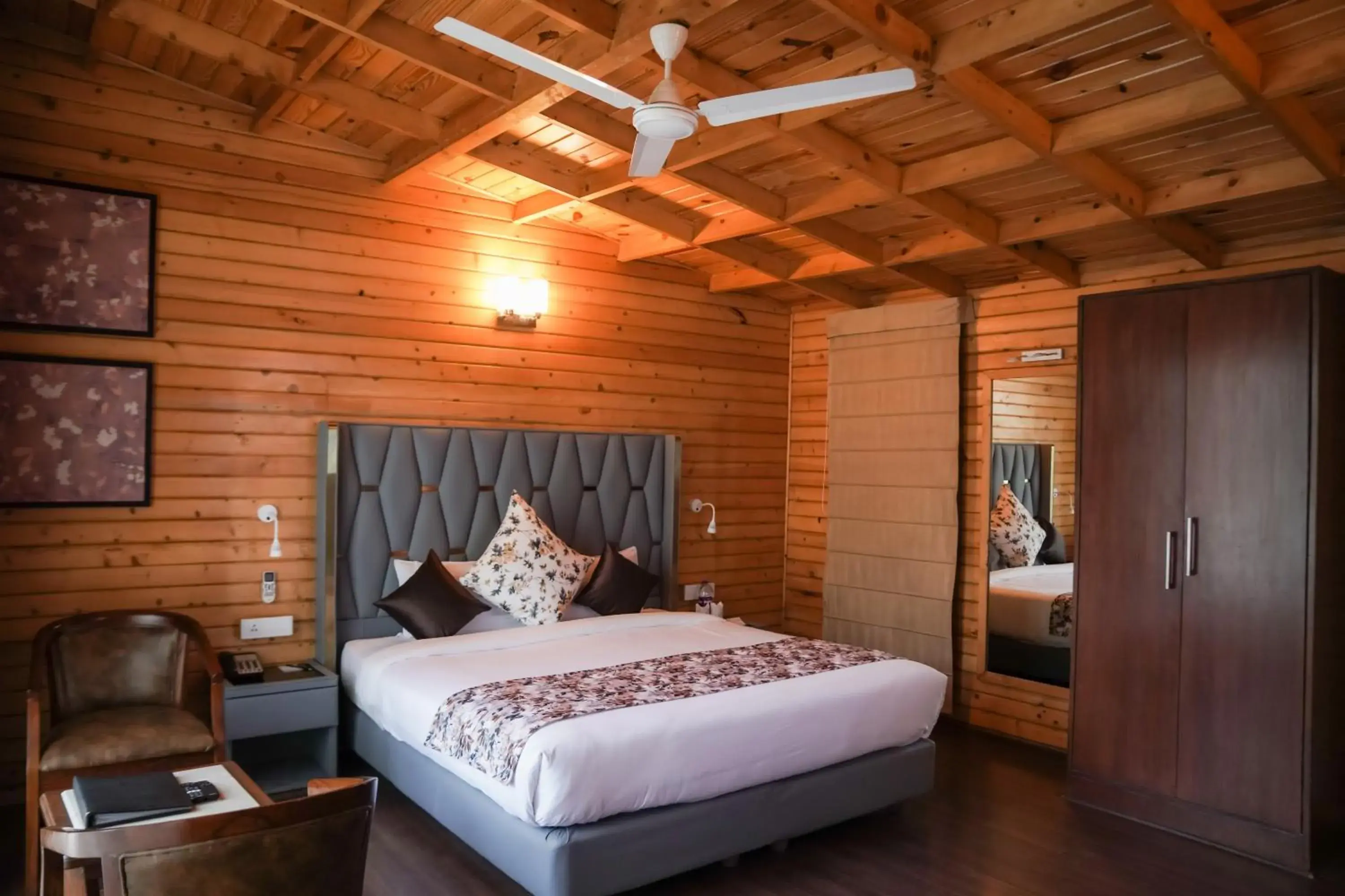 Dining area, Bed in Kasauli Hills Resort Dining area, Bed in Kasauli Hills Resort