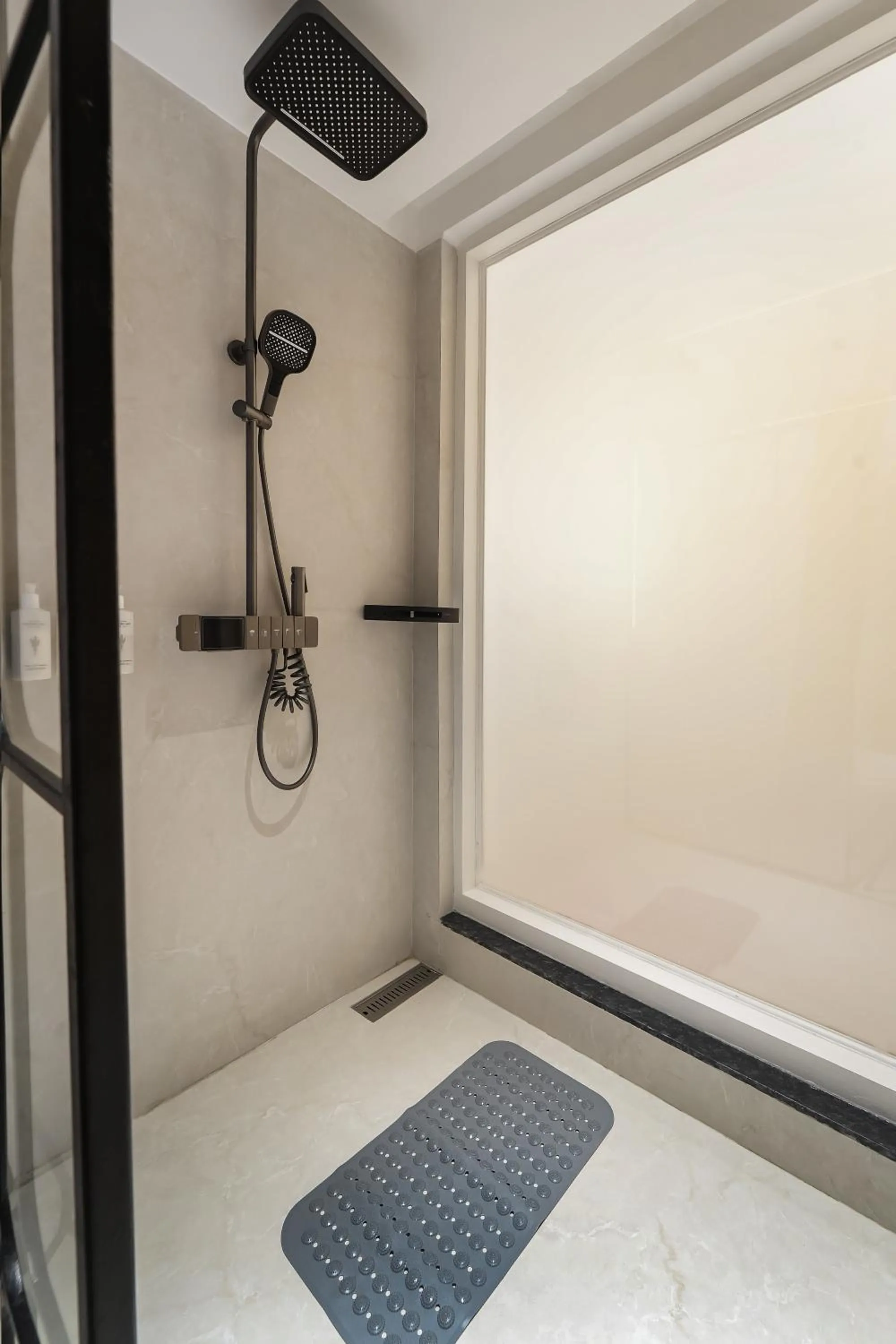 Bathroom in Kasauli Hills Resort