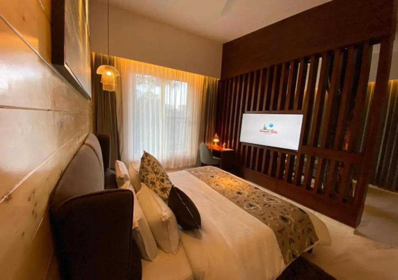 Bed in Kasauli Hills Resort