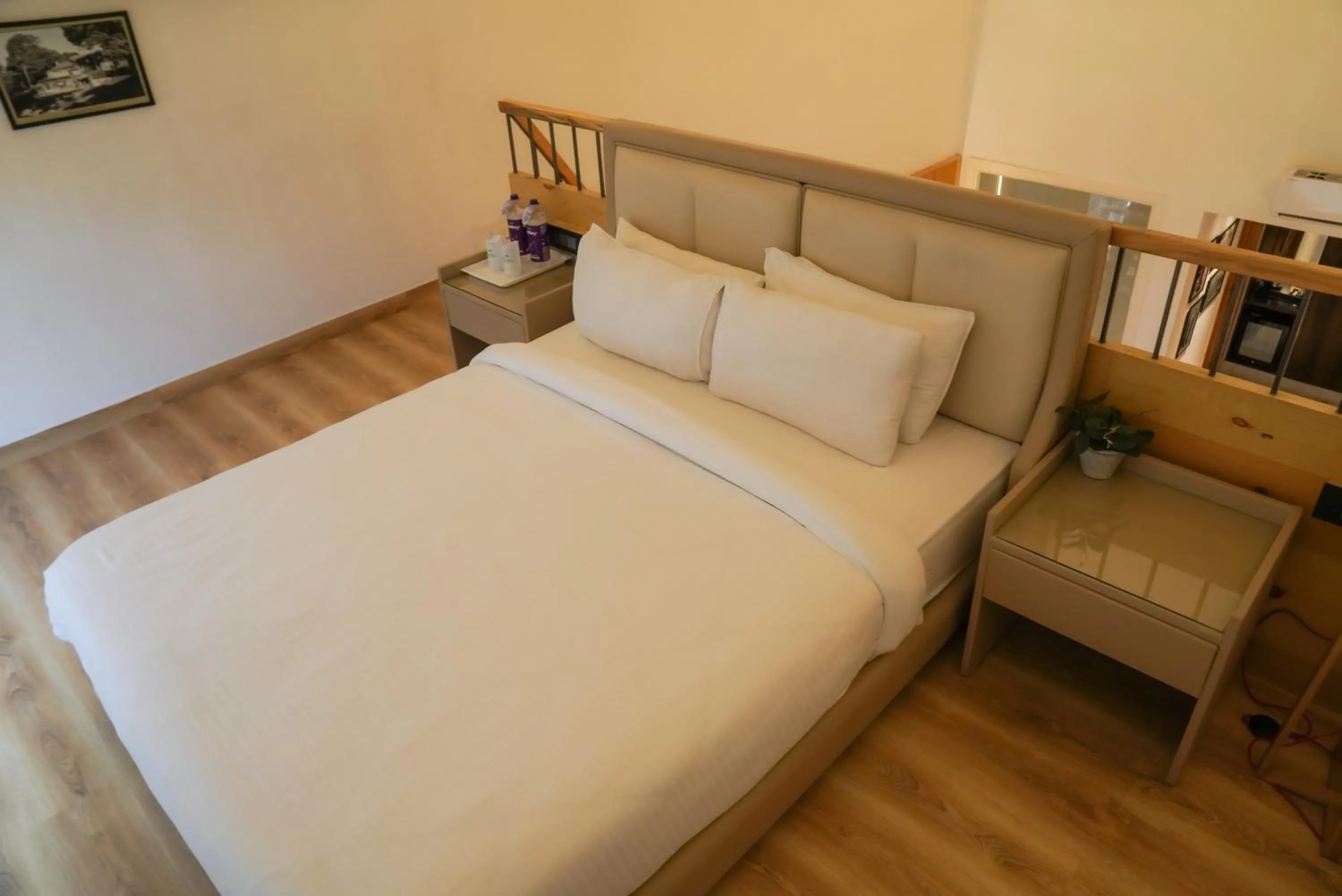 Bed in Kasauli Hills Resort