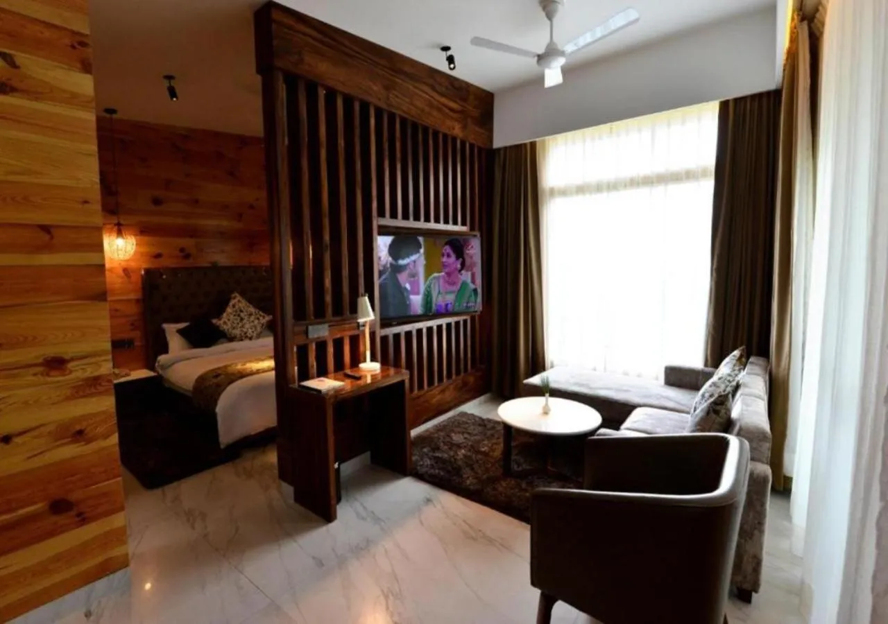 Living room, Bed in Kasauli Hills Resort