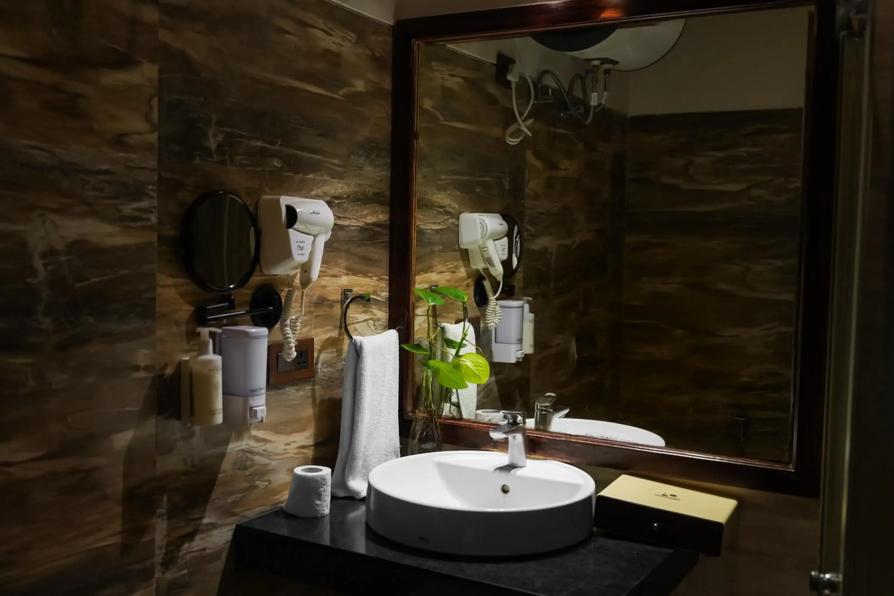 Deluxe Double Room in Kasauli Hills Resort Deluxe Double Room in Kasauli Hills Resort