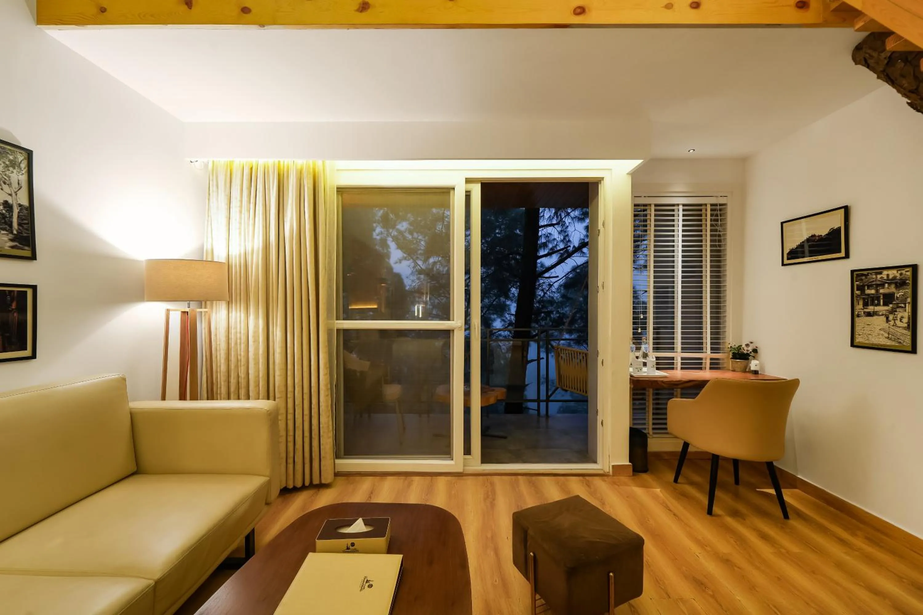 Bedroom in Kasauli Hills Resort