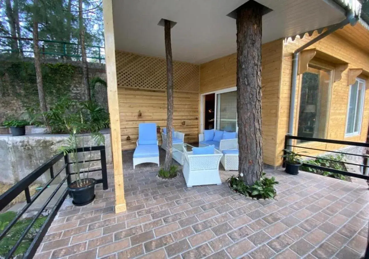 Facade/entrance in Kasauli Hills Resort Facade/entrance in Kasauli Hills Resort