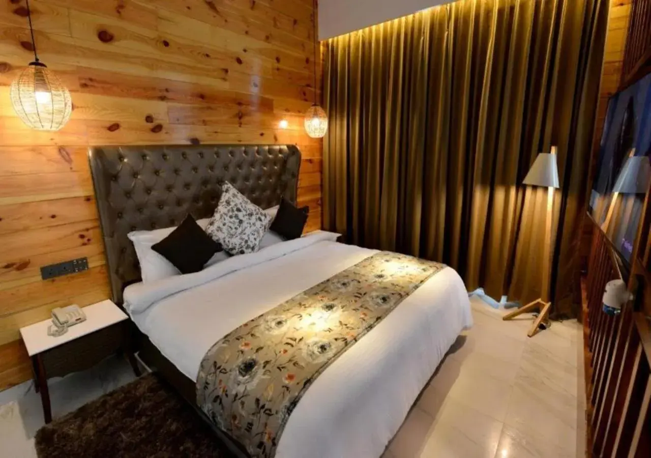 Photo of the whole room, Bed in Kasauli Hills Resort Photo of the whole room, Bed in Kasauli Hills Resort