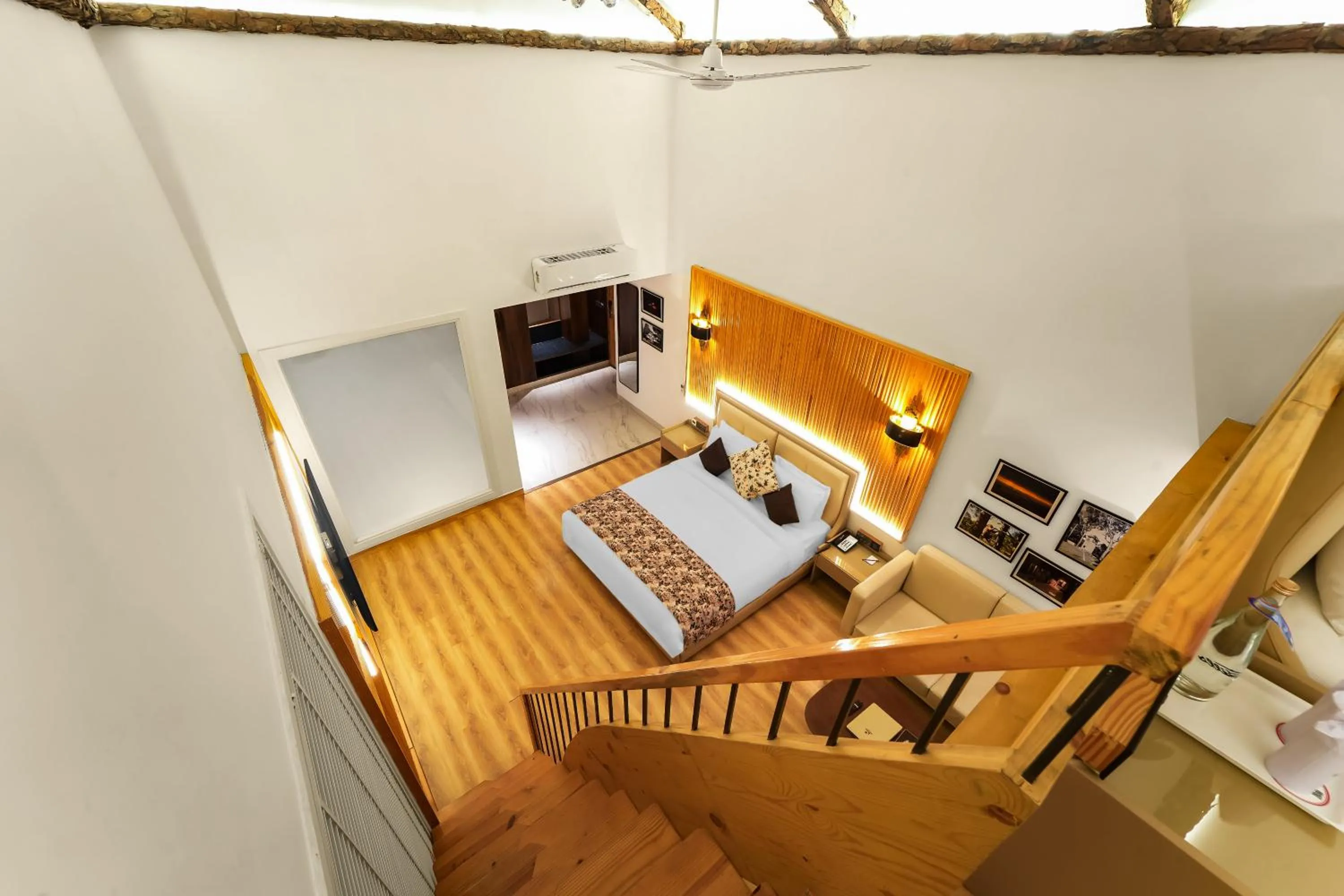 Bedroom, Bed in Kasauli Hills Resort