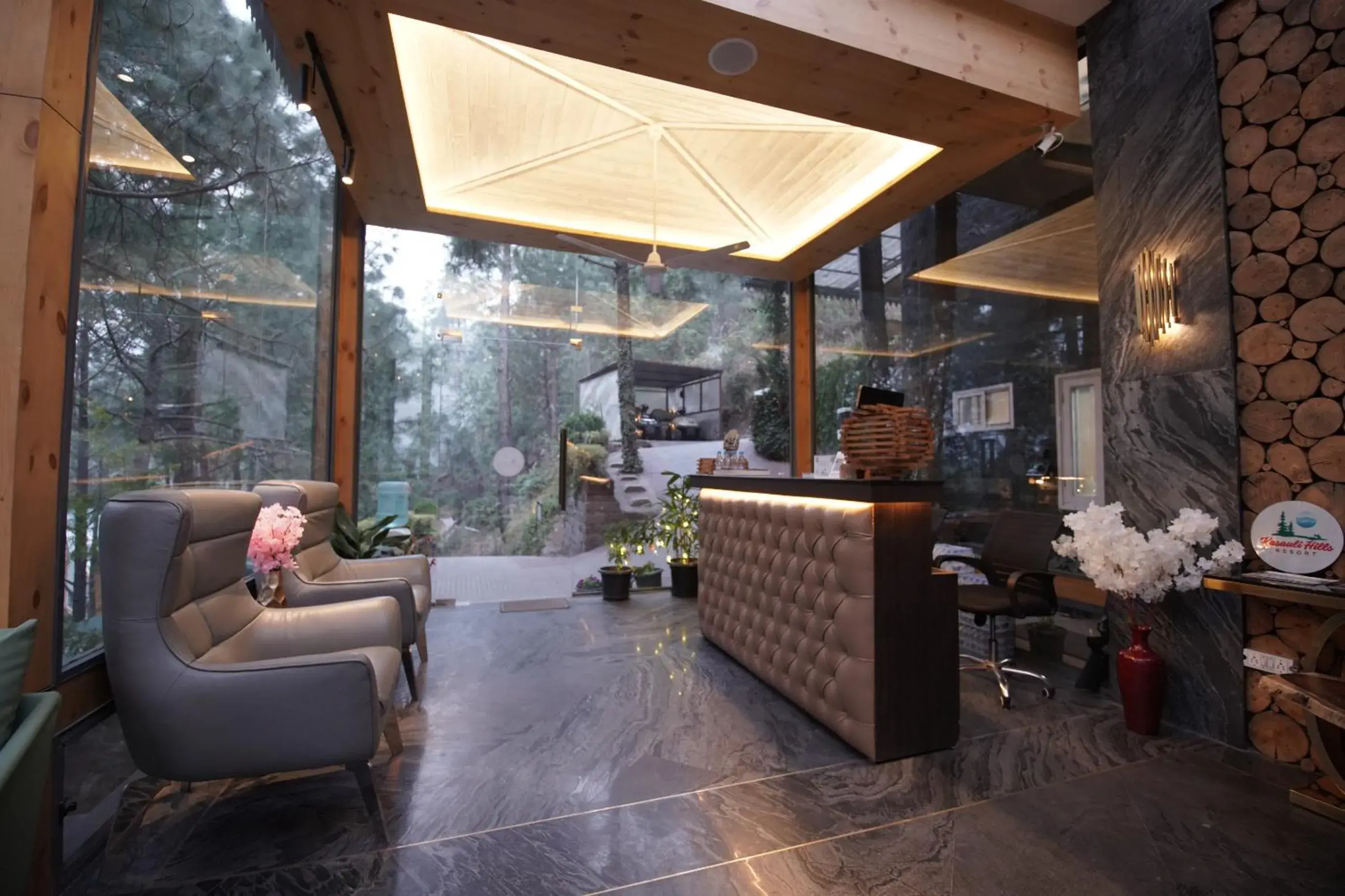 Lobby or reception in Kasauli Hills Resort Lobby or reception in Kasauli Hills Resort