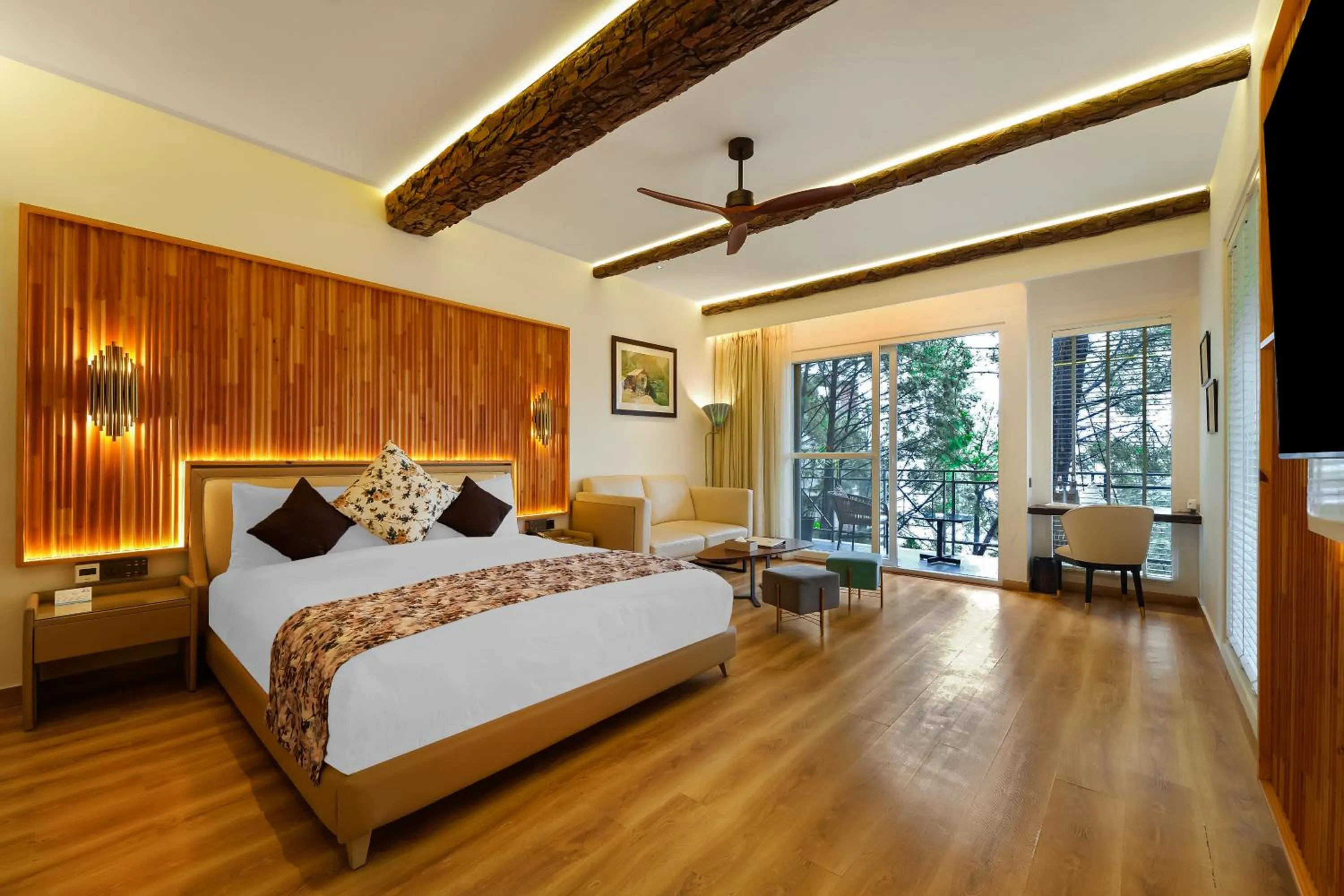 Bedroom, Bed in Kasauli Hills Resort