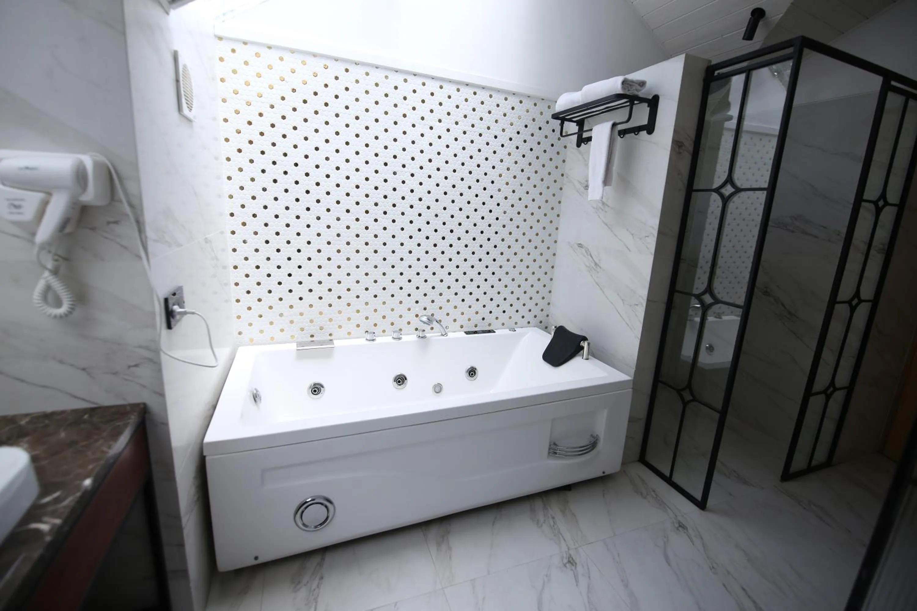 Bath in Kasauli Hills Resort