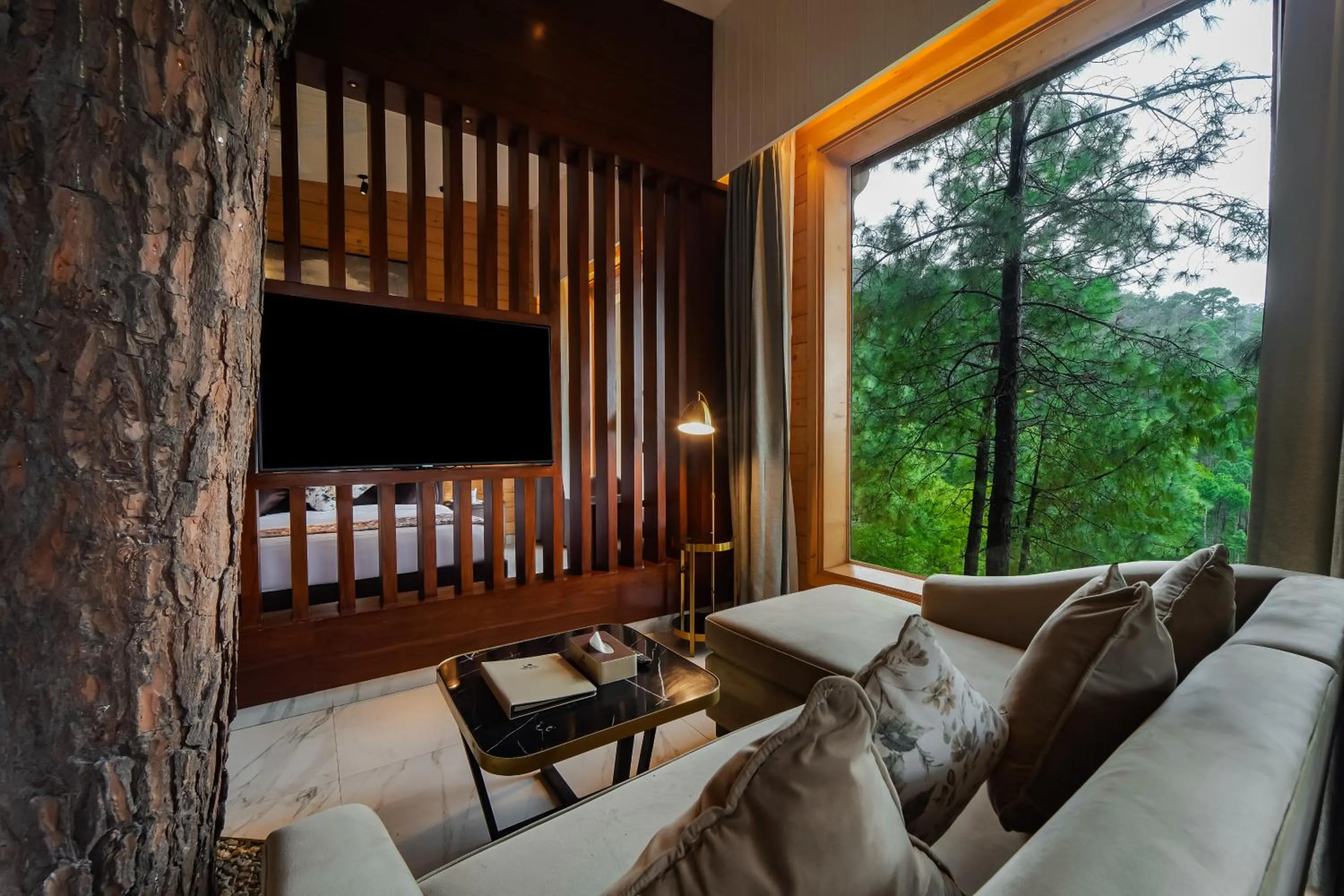 Bedroom in Kasauli Hills Resort