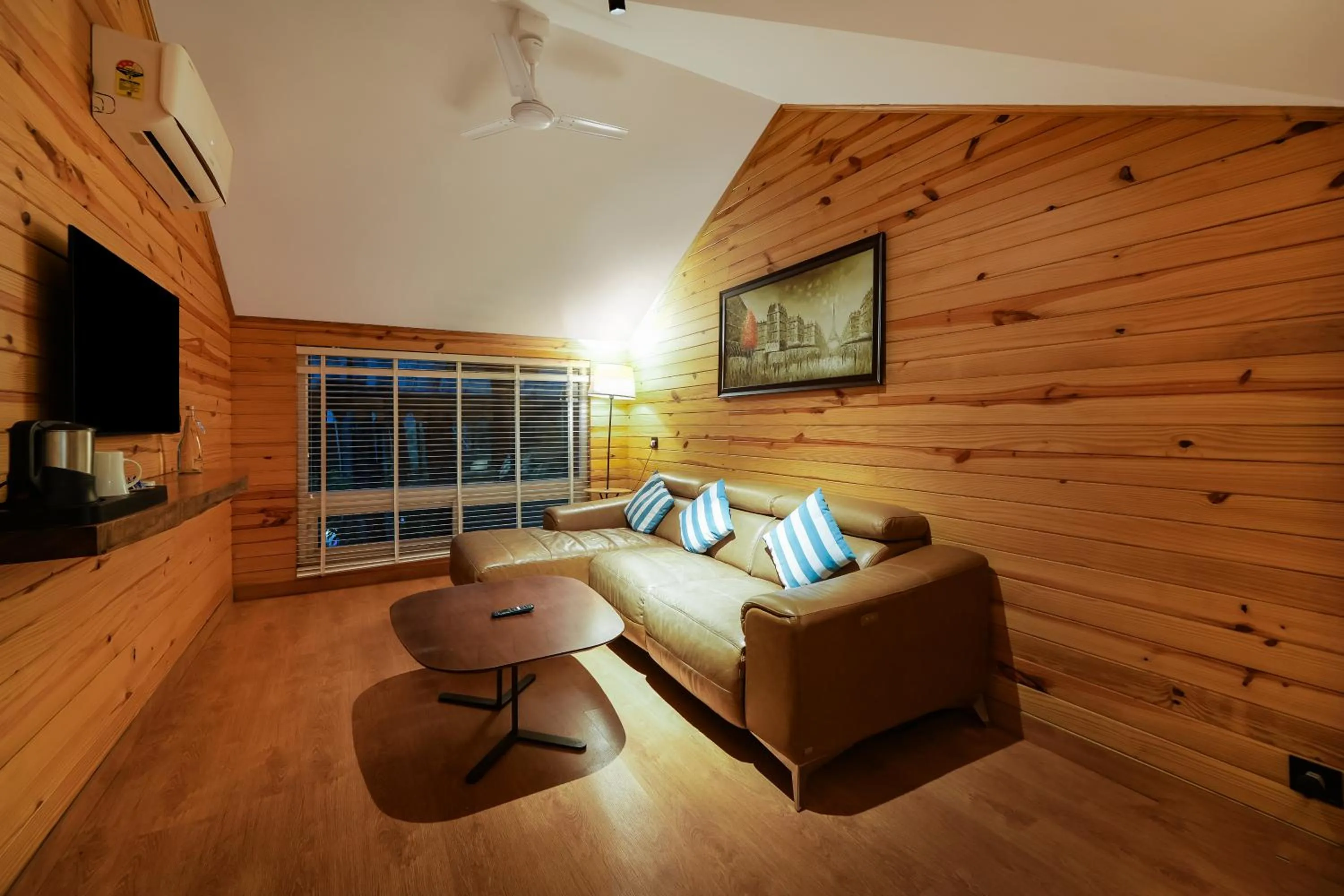 Living room in Kasauli Hills Resort