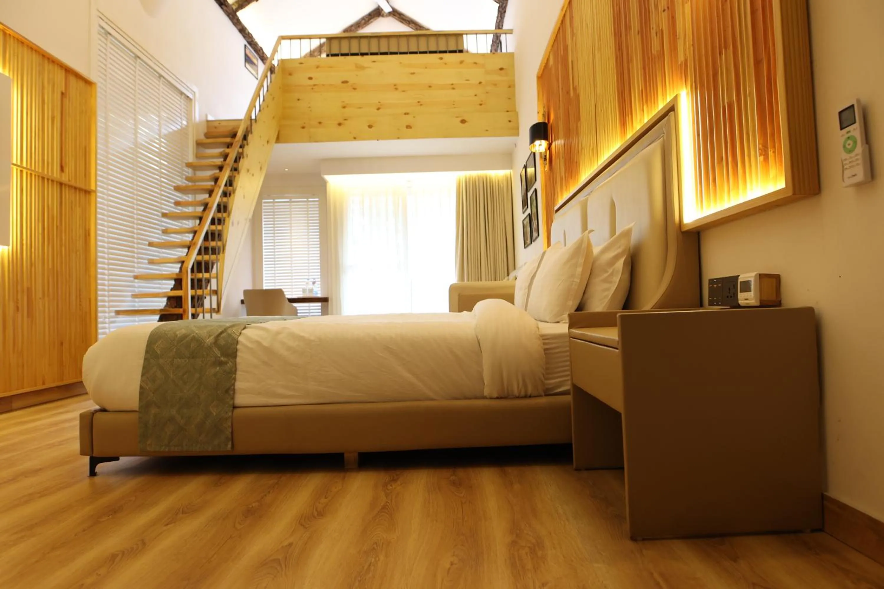 Photo of the whole room, Bed in Kasauli Hills Resort