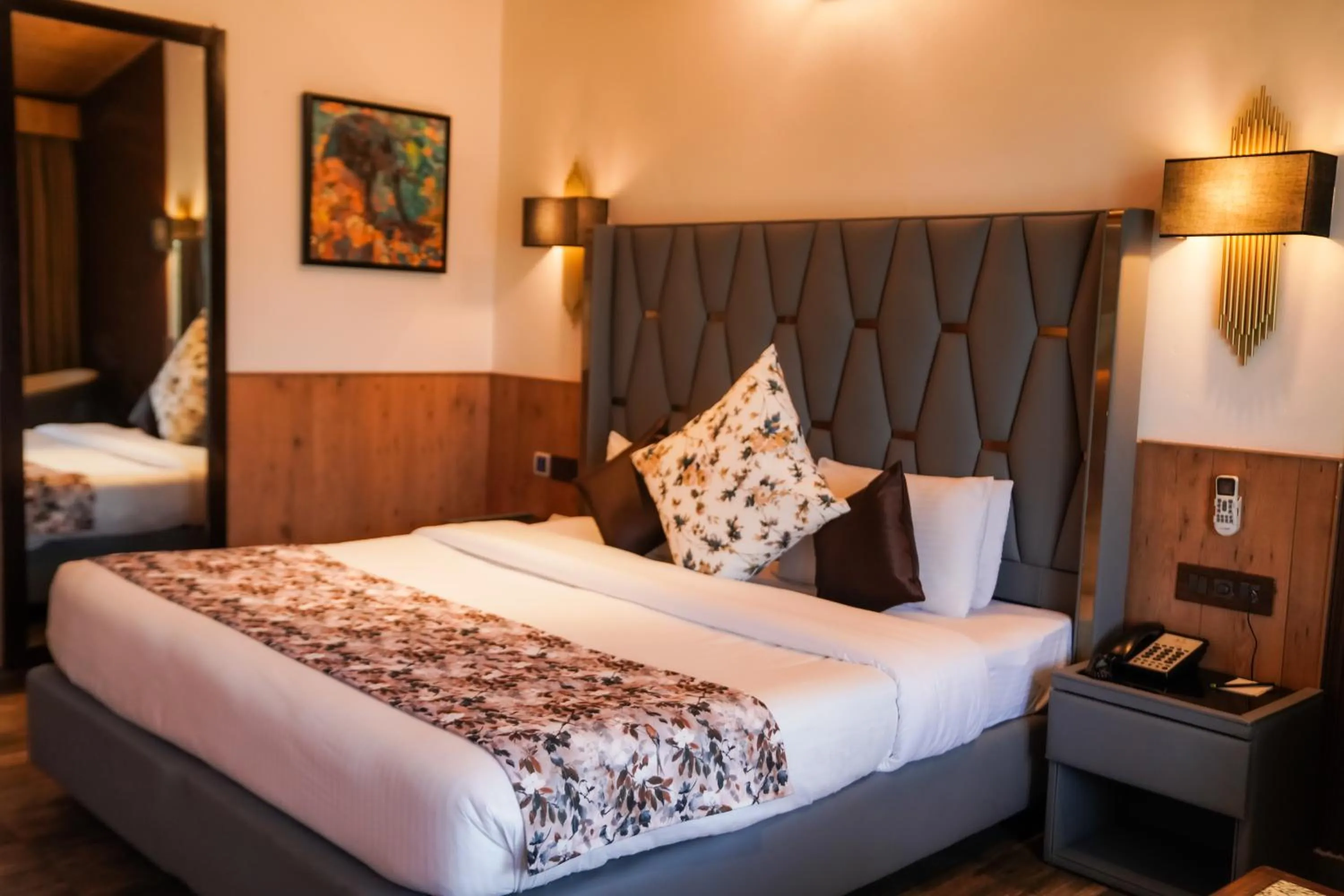 Photo of the whole room, Bed in Kasauli Hills Resort