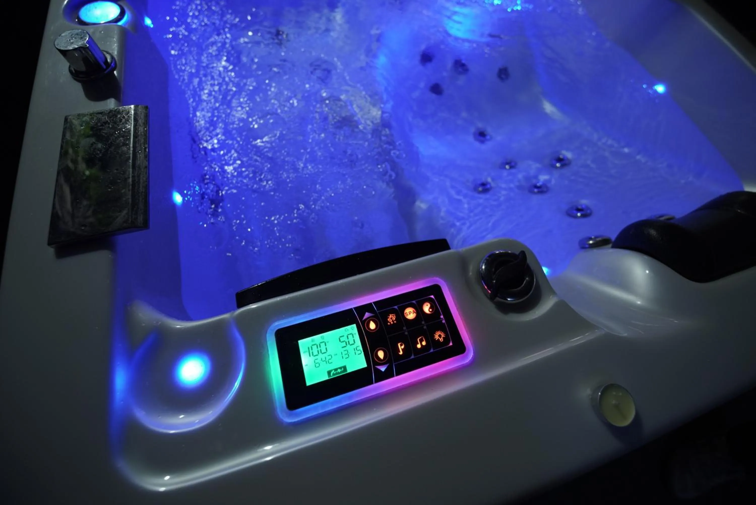 Hot Tub in Kasauli Hills Resort