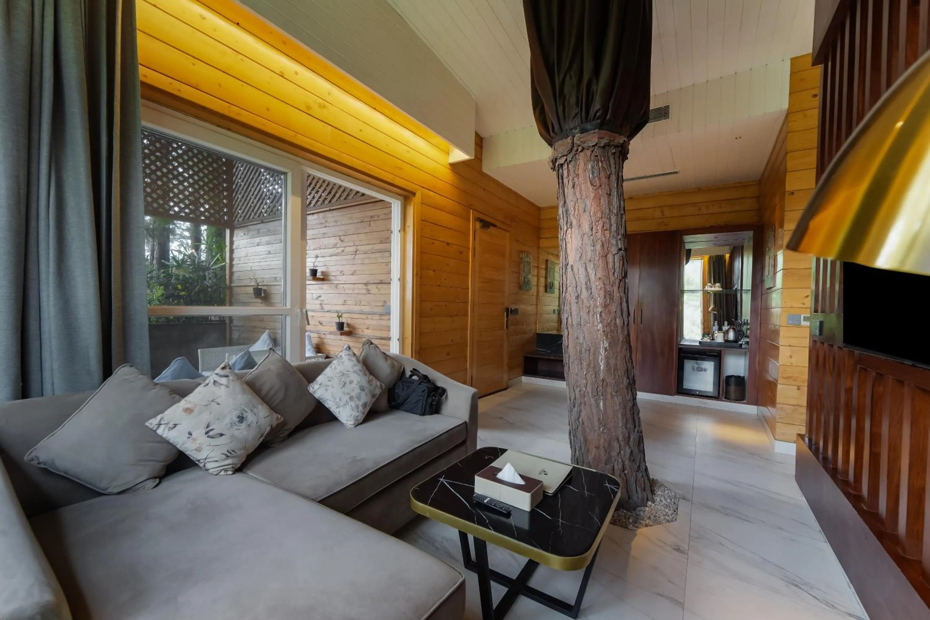 Bedroom in Kasauli Hills Resort