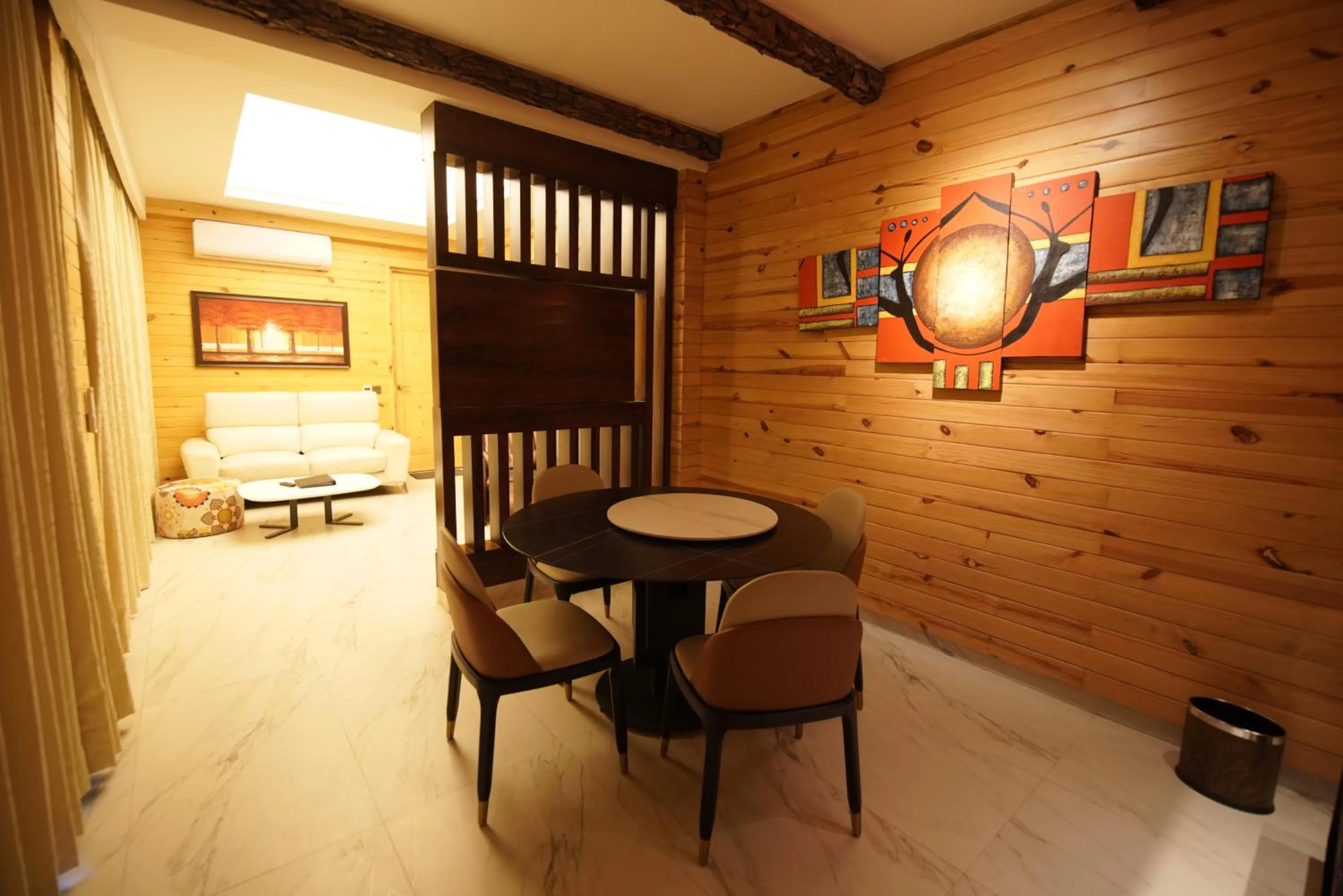 Dining area in Kasauli Hills Resort