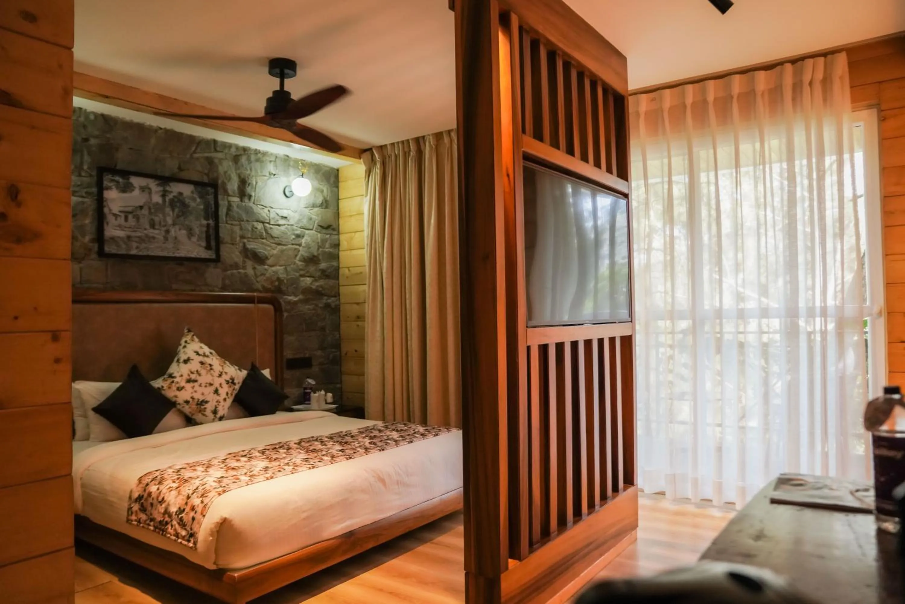 Bed in Kasauli Hills Resort