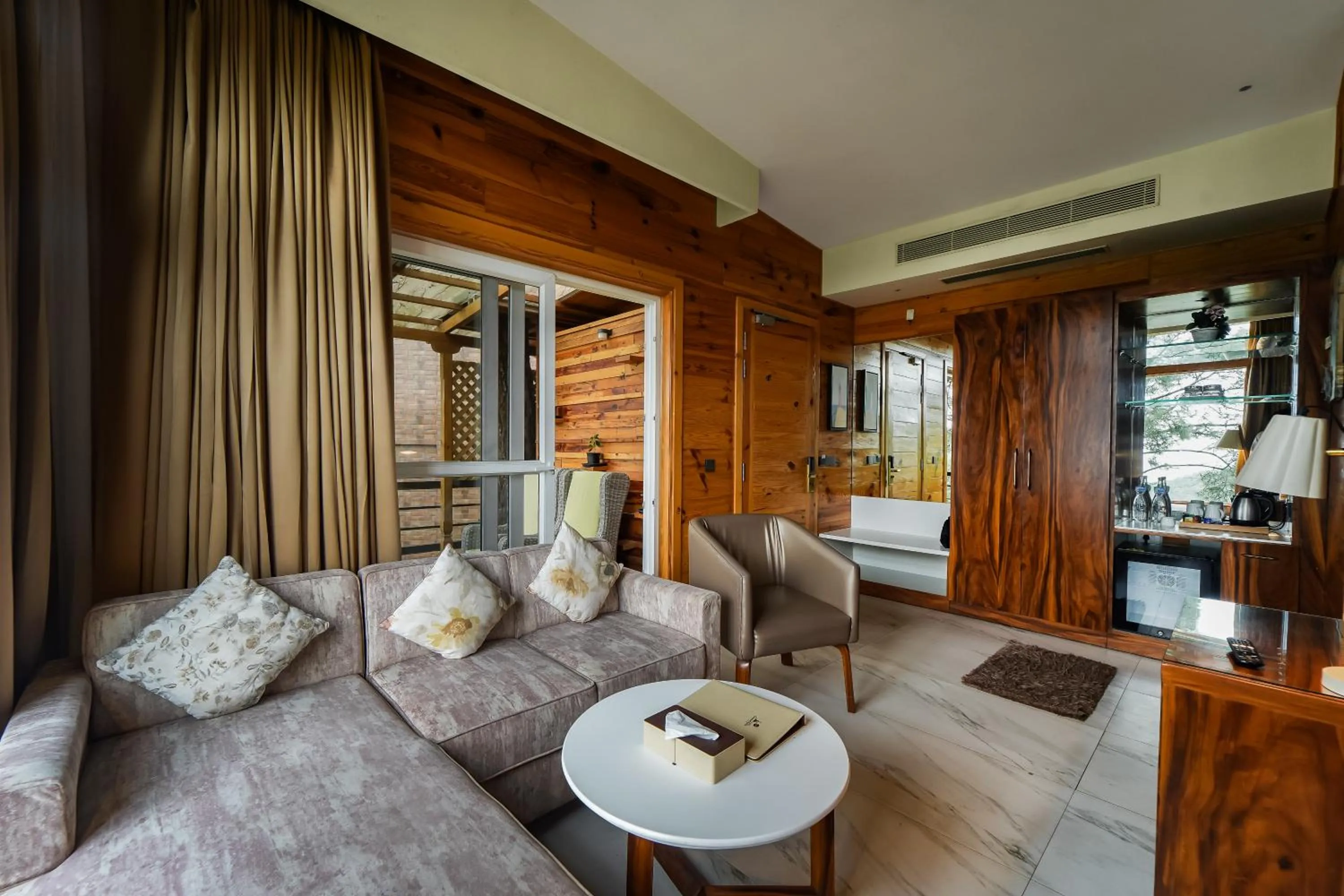 Bedroom in Kasauli Hills Resort