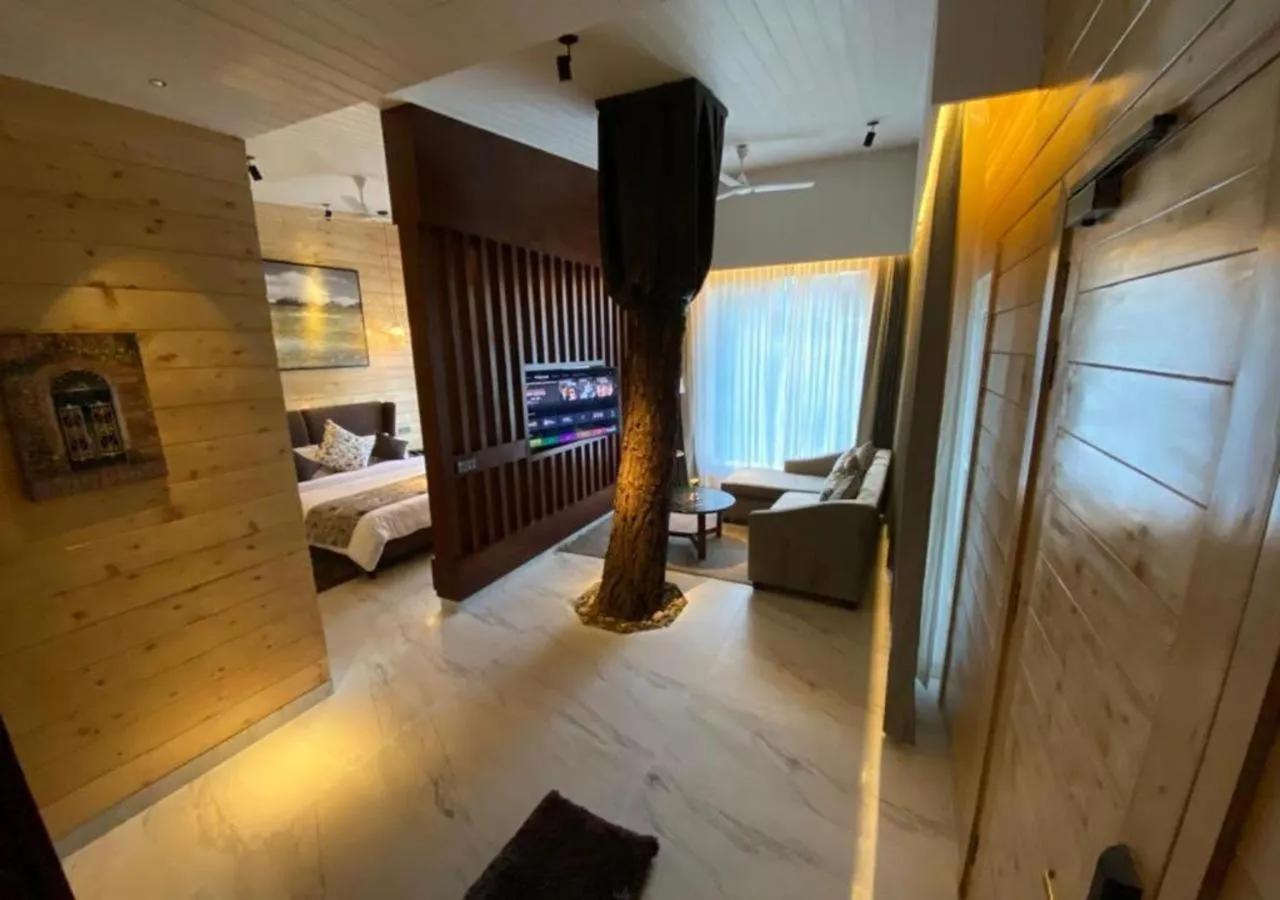 Photo of the whole room, Bed in Kasauli Hills Resort