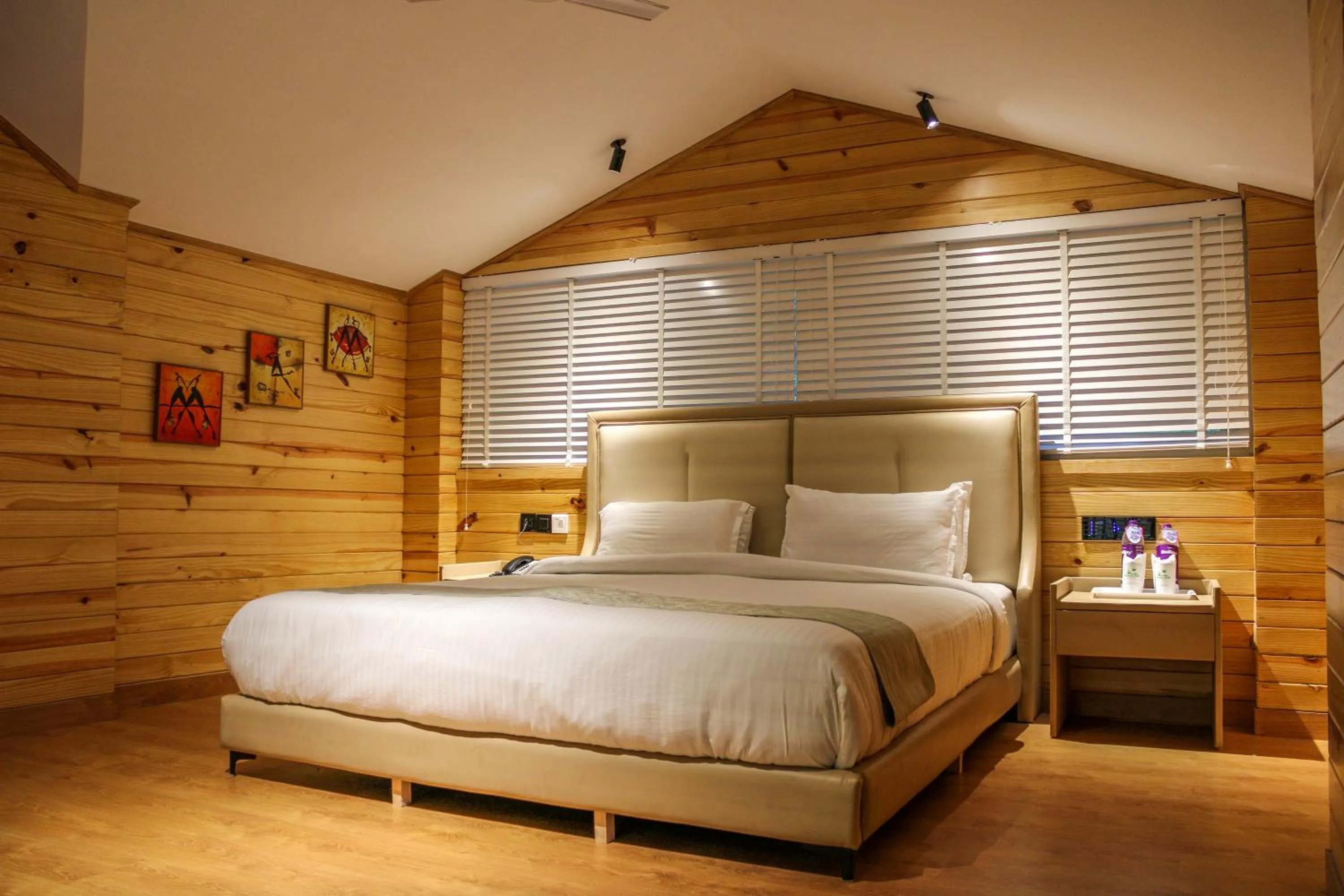 Bedroom, Bed in Kasauli Hills Resort