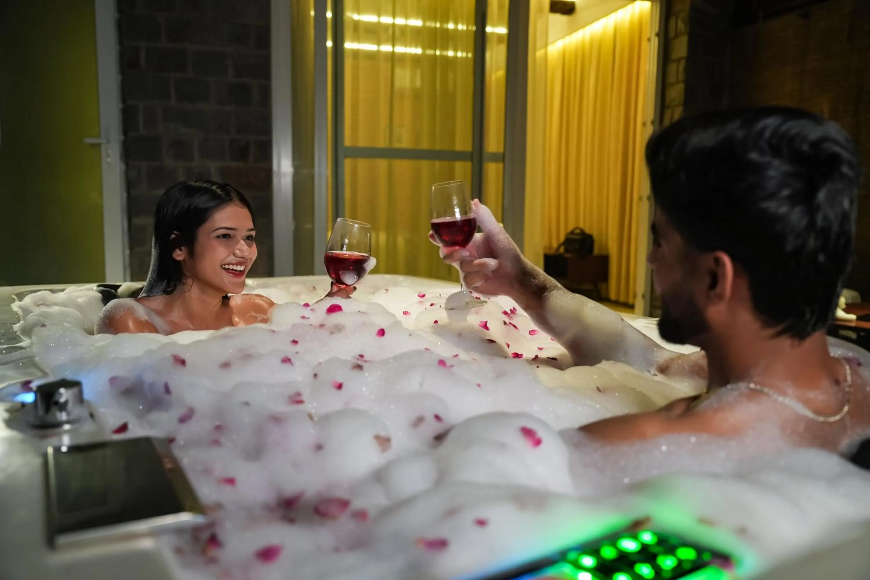 Bath in Kasauli Hills Resort