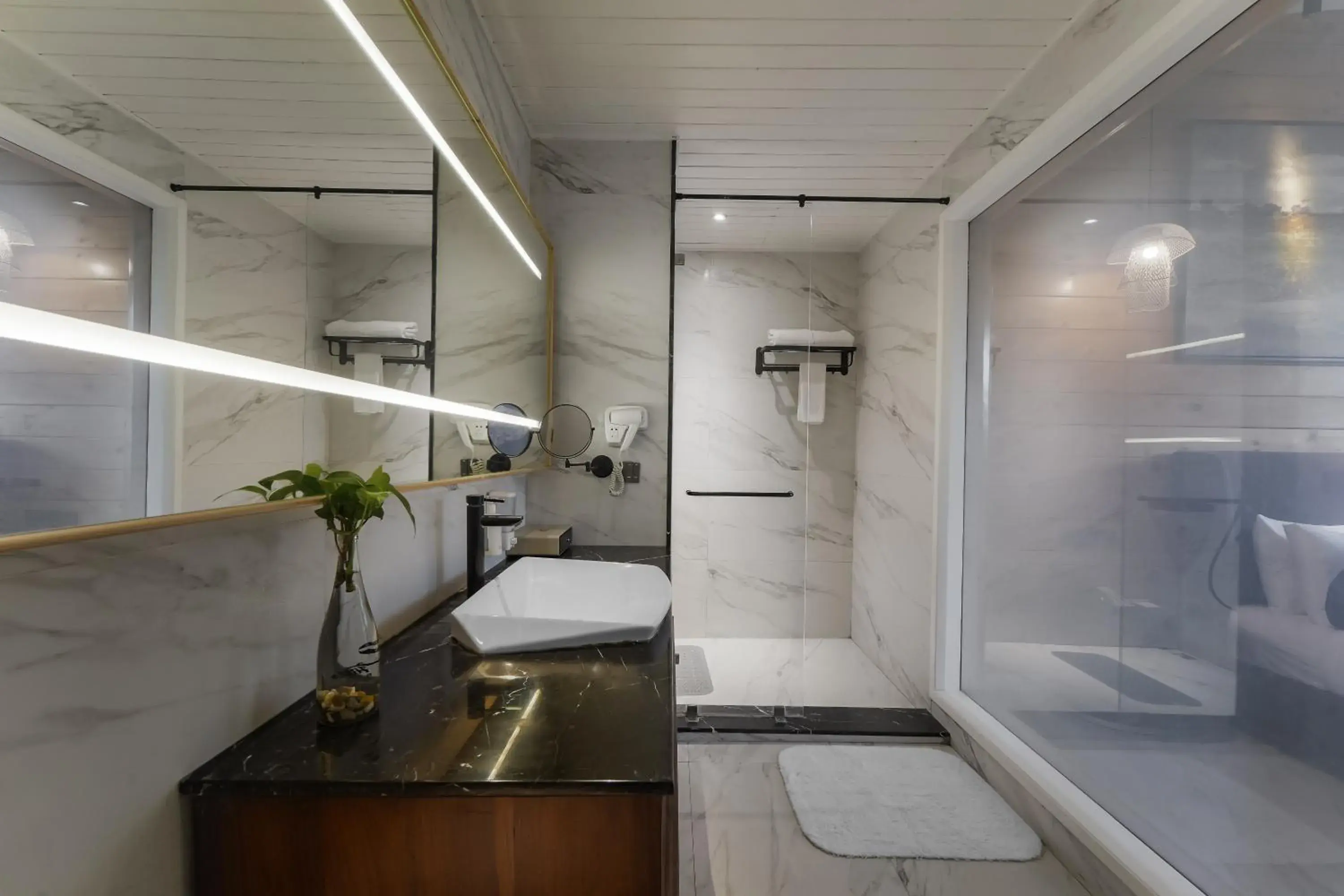 Superior King Room in Kasauli Hills Resort Superior King Room in Kasauli Hills Resort