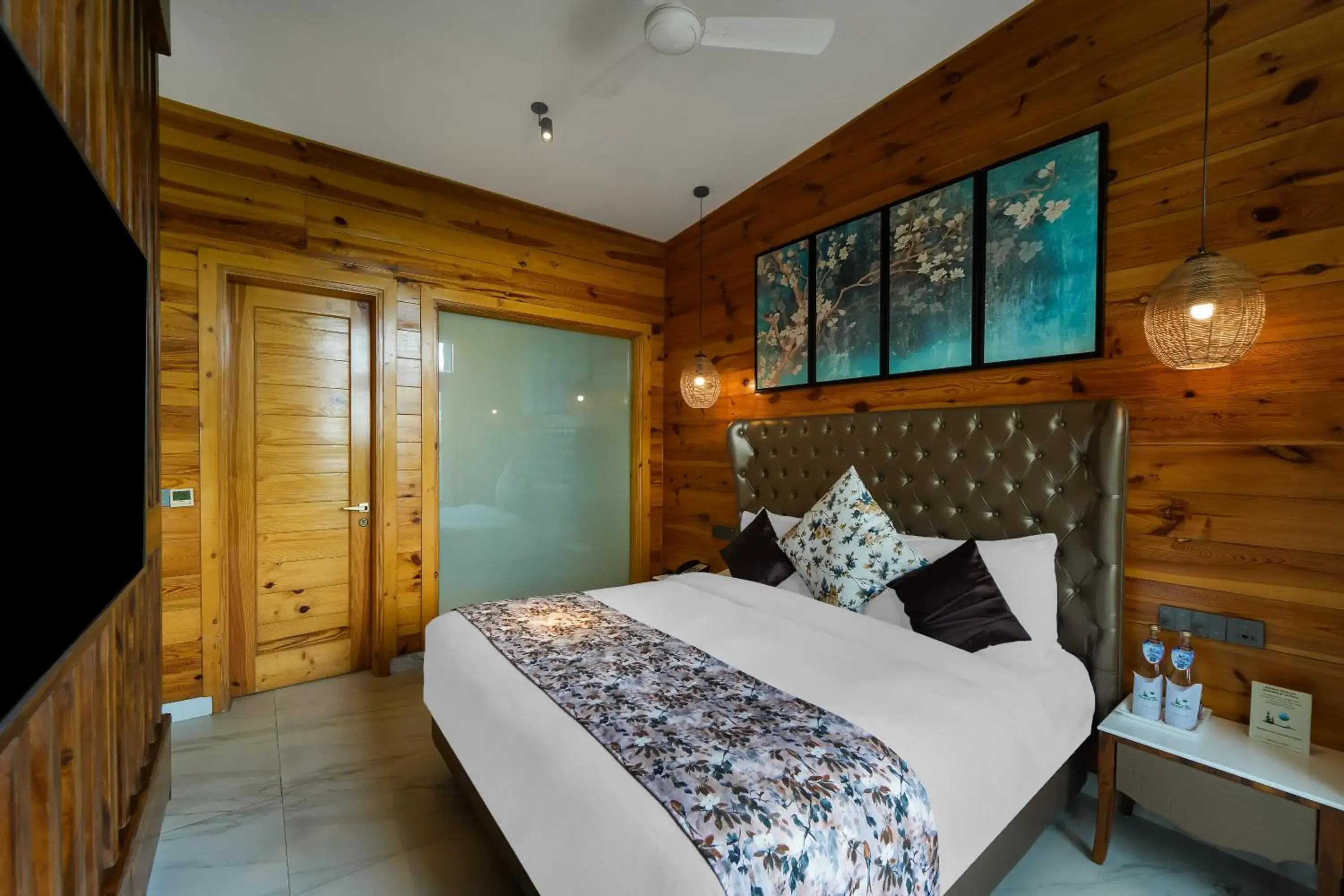 Double Room with Mountain View in Kasauli Hills Resort Double Room with Mountain View in Kasauli Hills Resort