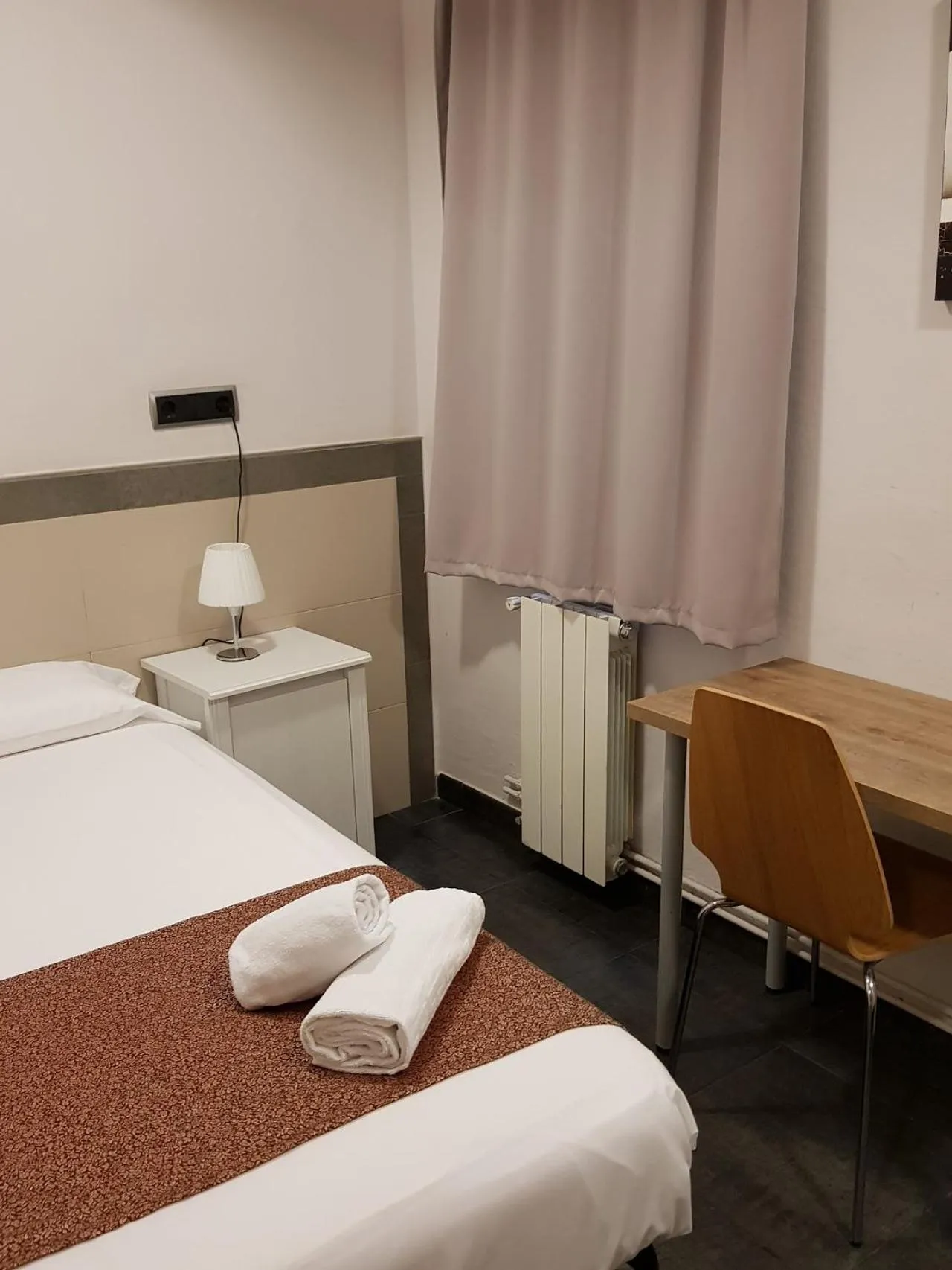 Bedroom, Bed in Hostal Levante Barcelona