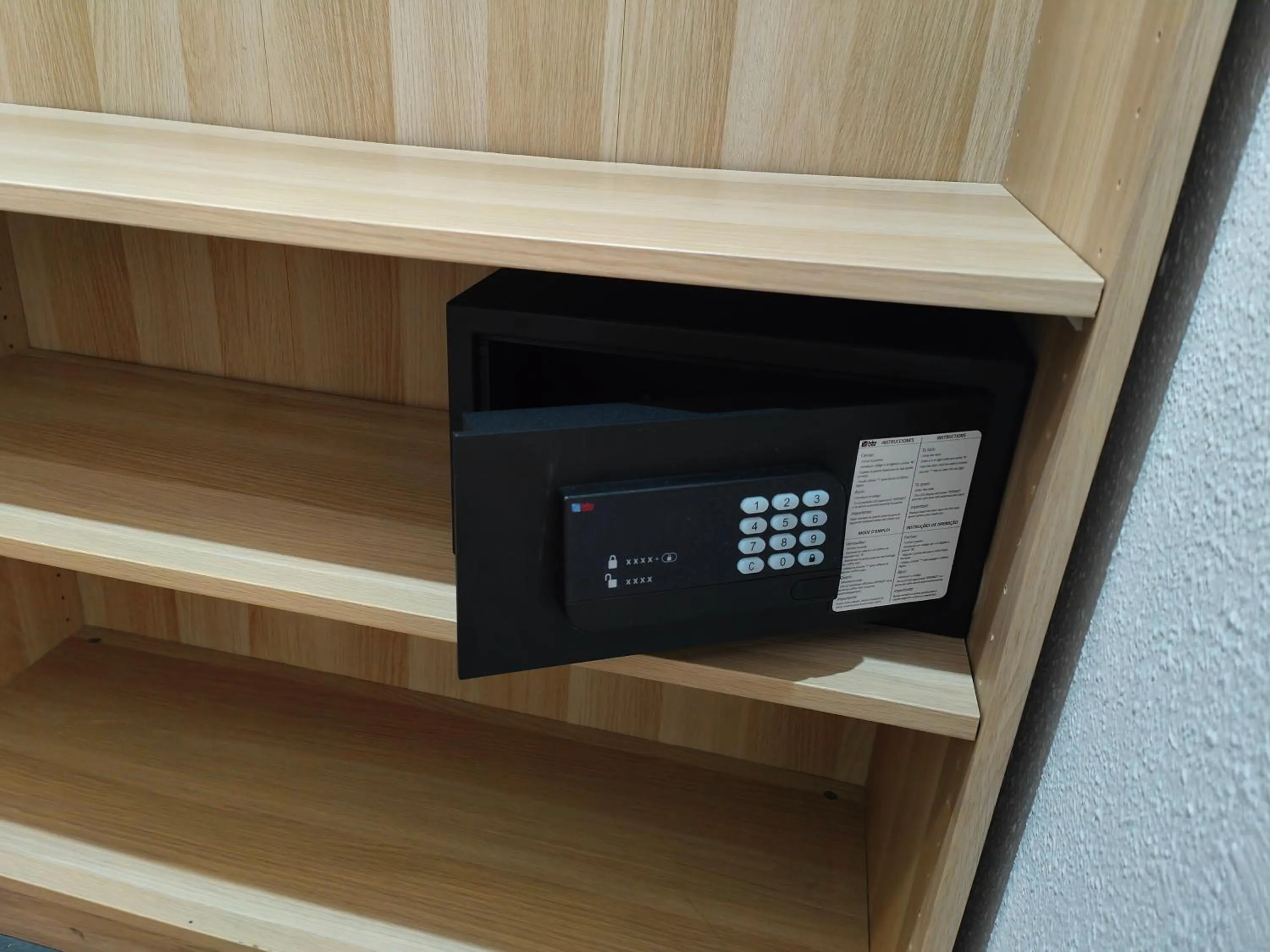 safe in Hostal Levante Barcelona