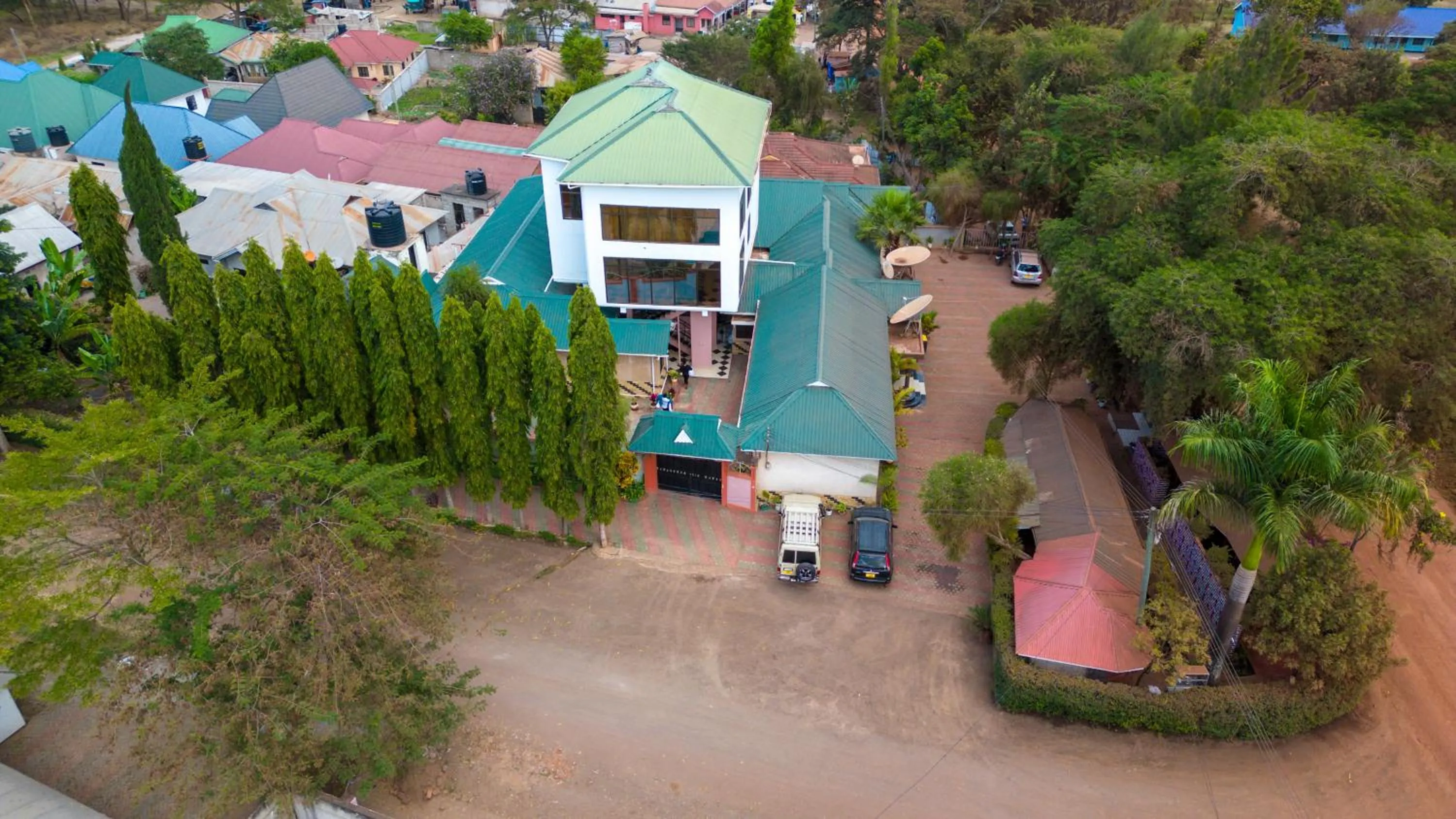 Property building in Mzunguu Safari Lodge