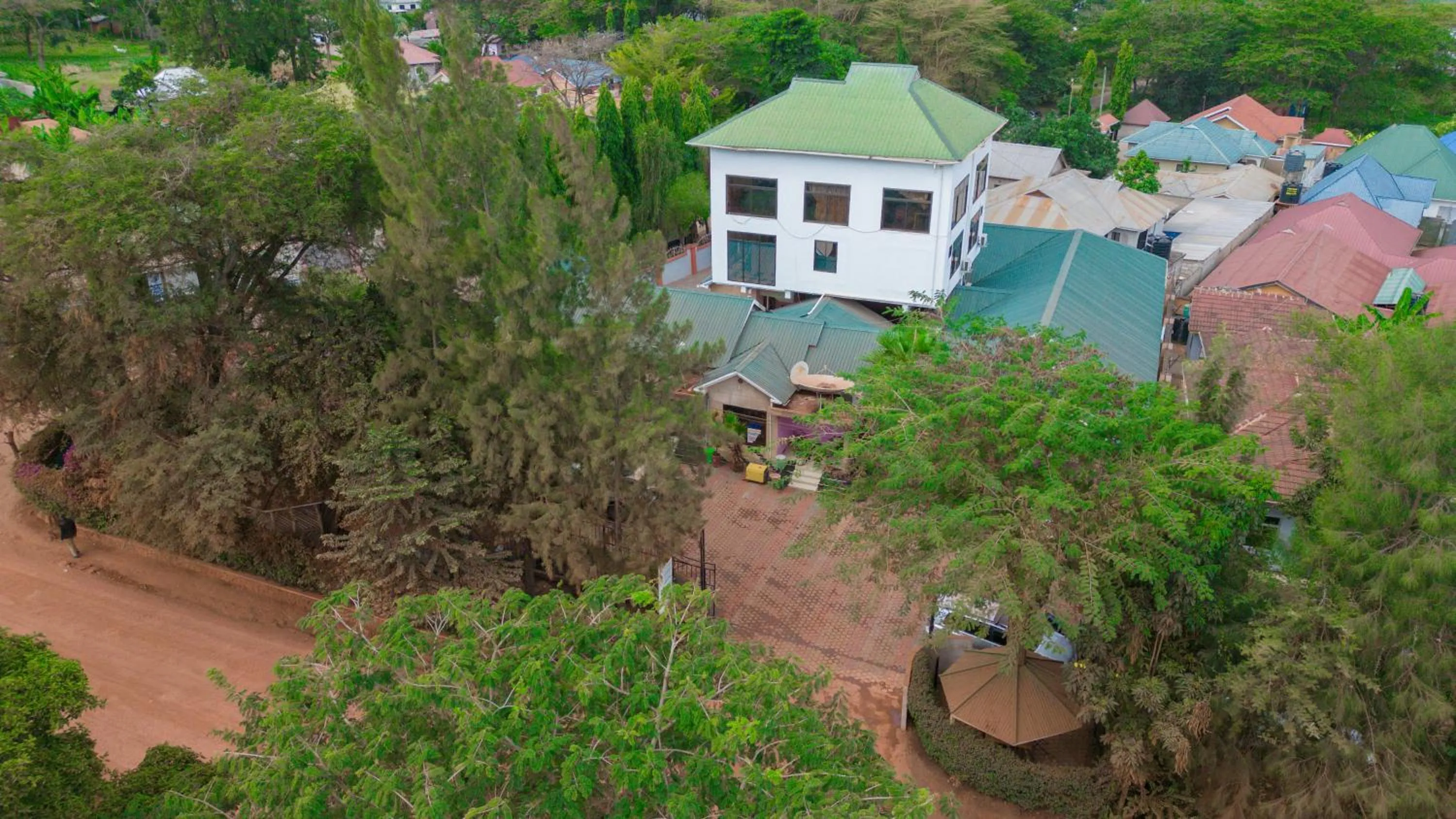 Property building in Mzunguu Safari Lodge