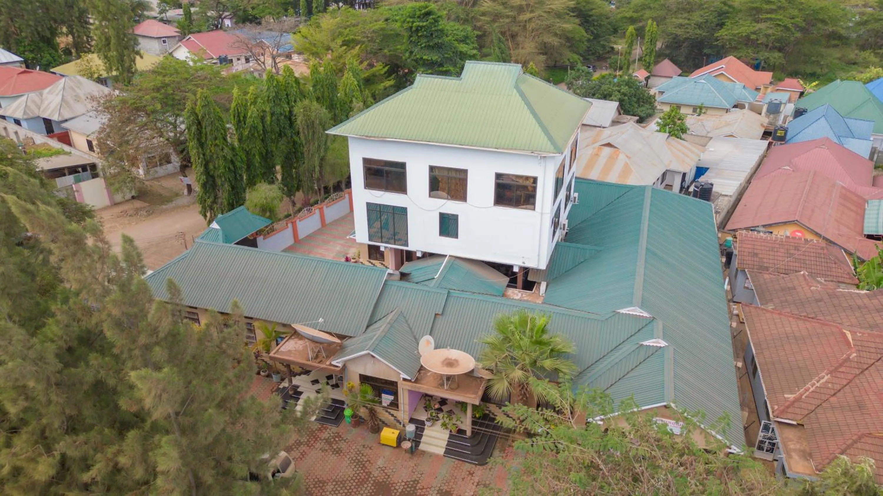 Property building in Mzunguu Safari Lodge