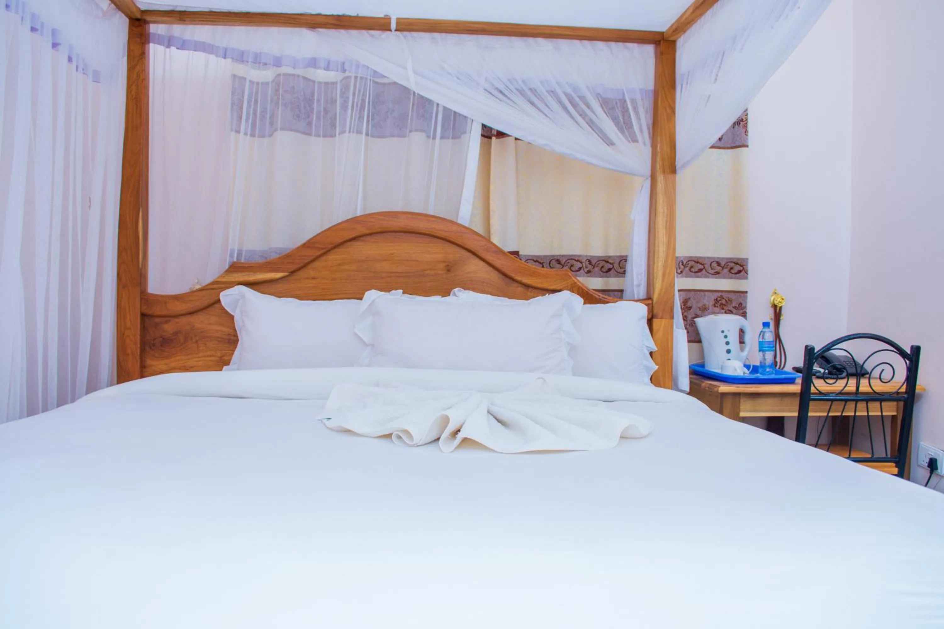 Bedroom in Mzunguu Safari Lodge