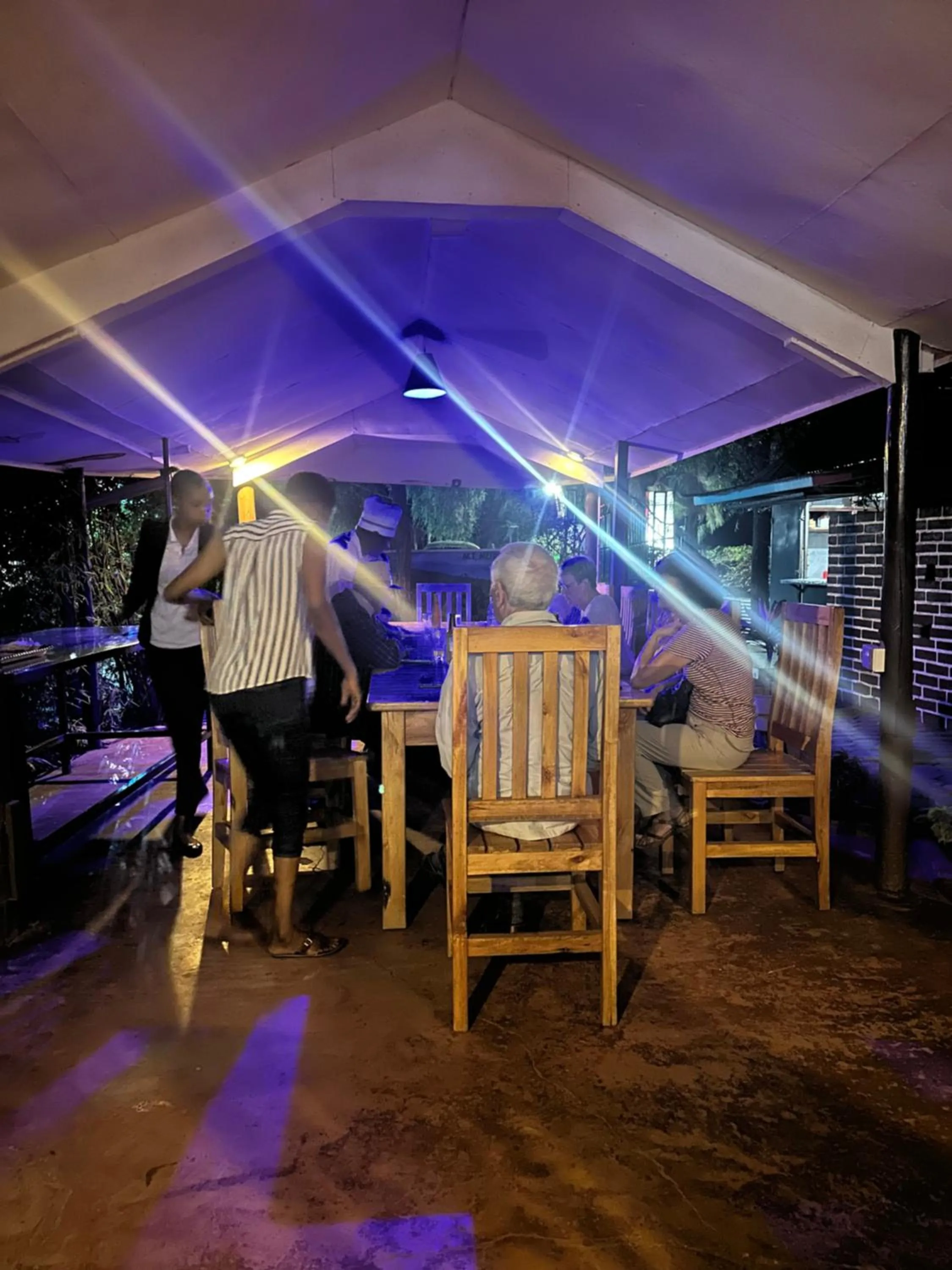 Restaurant/places to eat in Mzunguu Safari Lodge