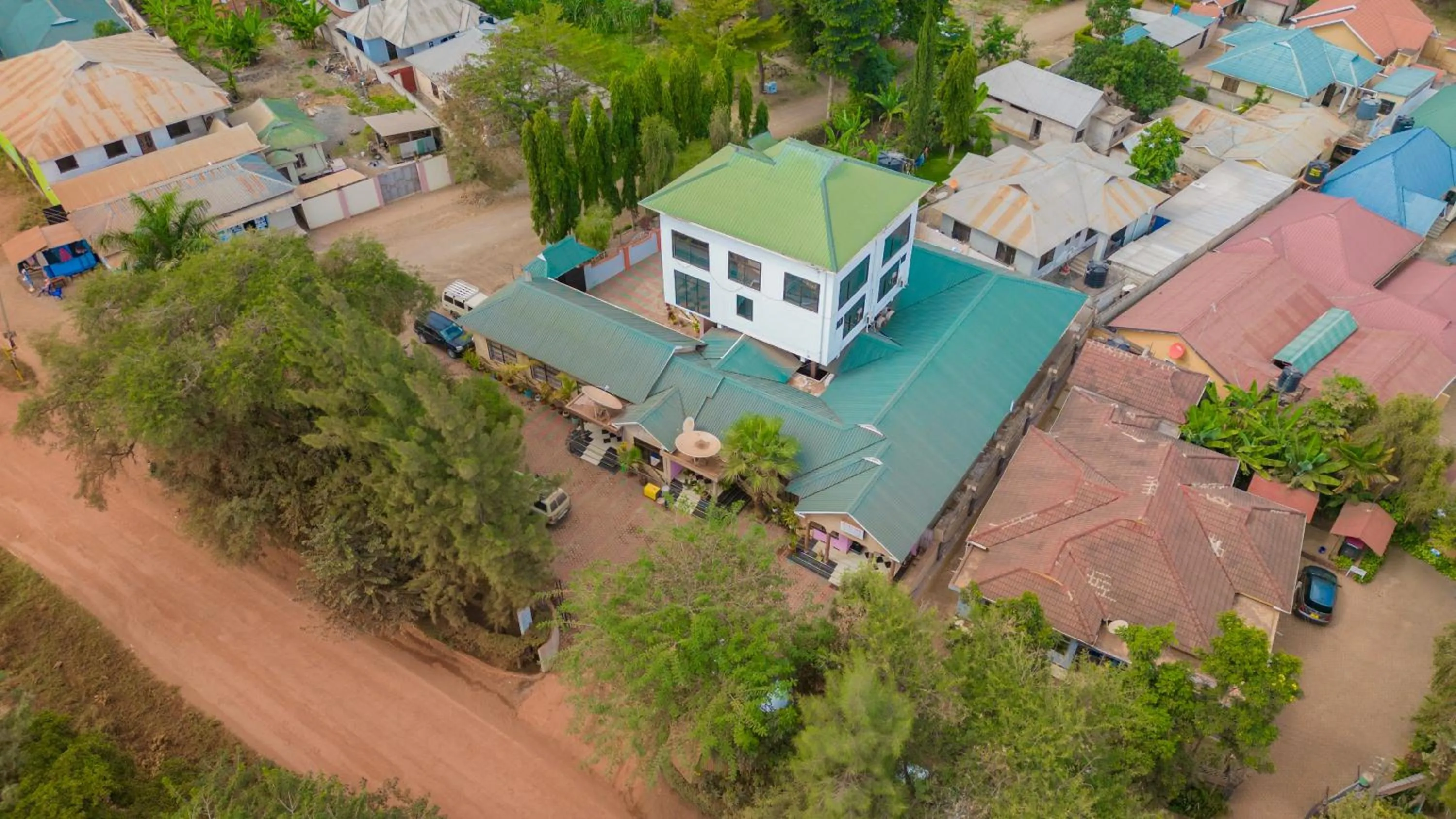 Property building in Mzunguu Safari Lodge