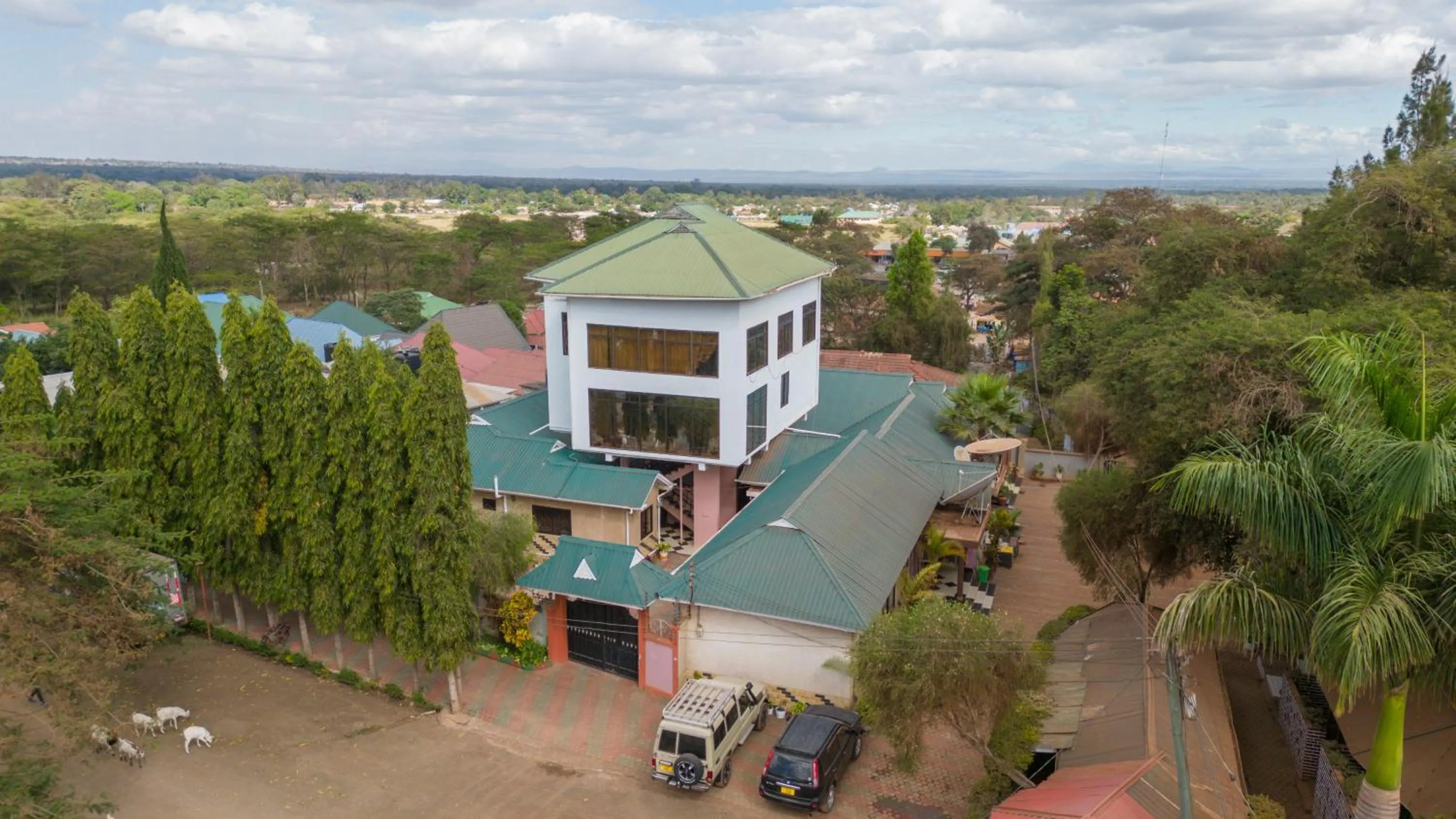 Property building in Mzunguu Safari Lodge