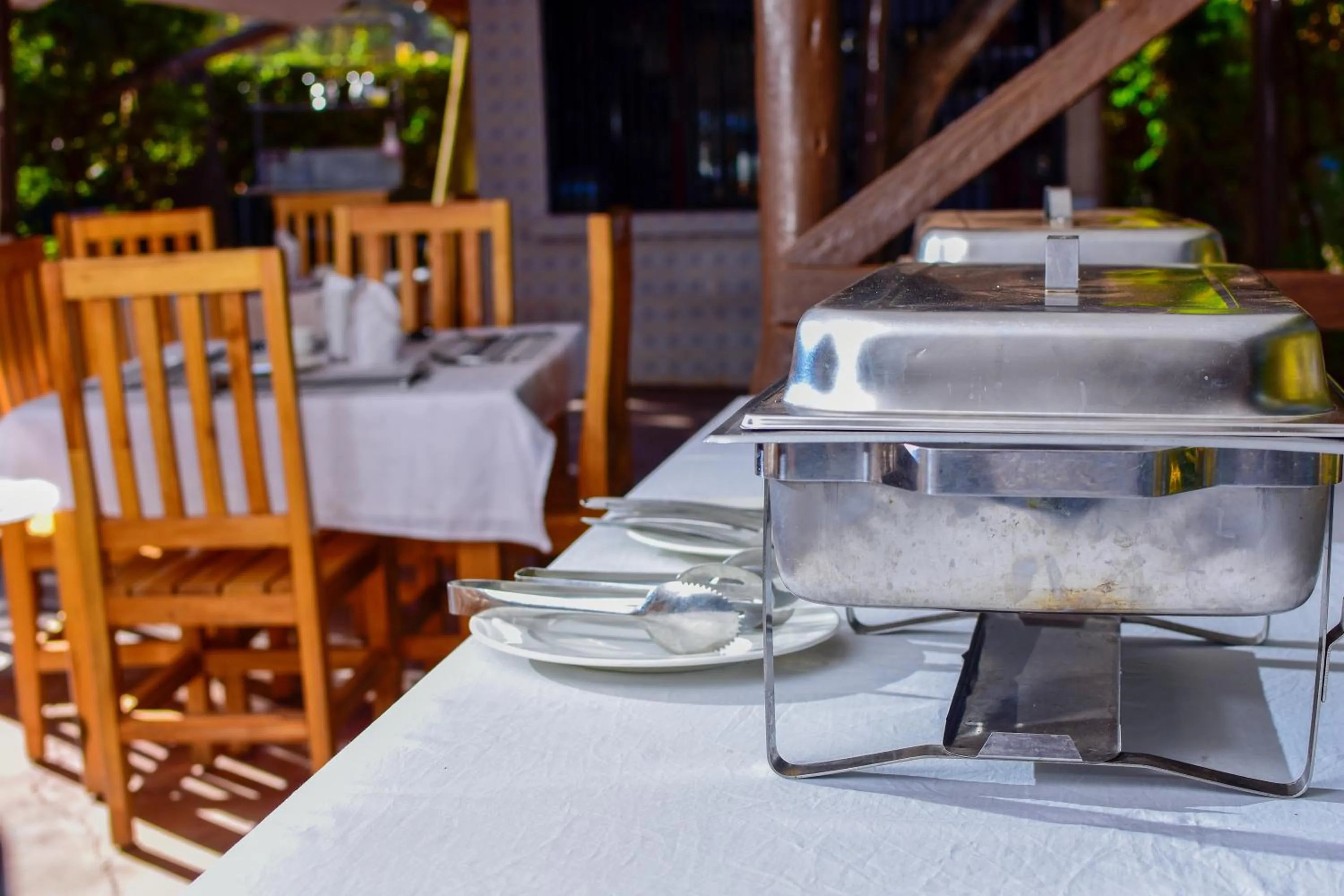 Restaurant/places to eat in Mzunguu Safari Lodge