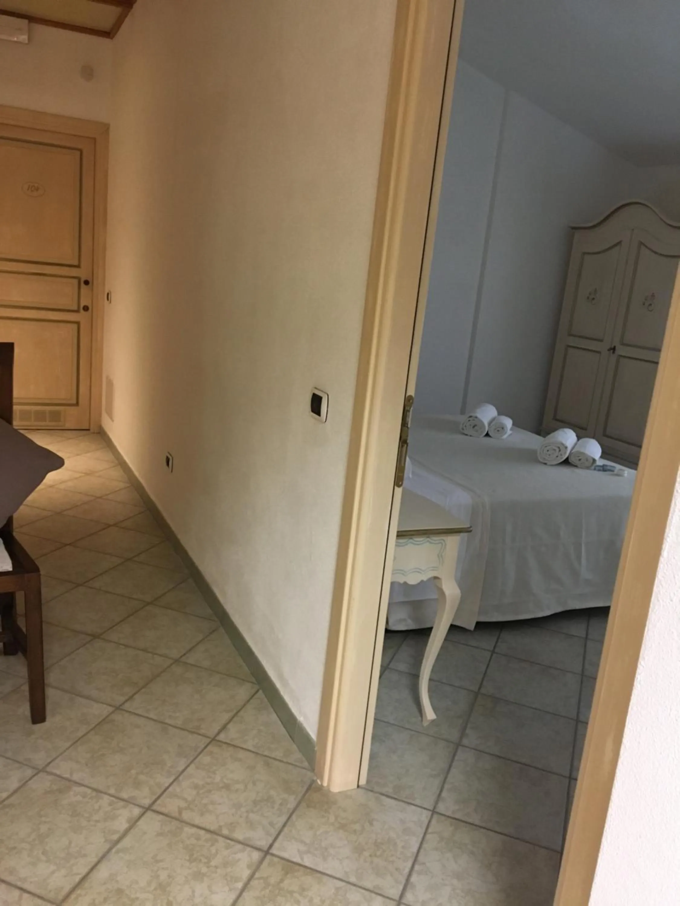 Property building, Bed in Hotel Sorgente