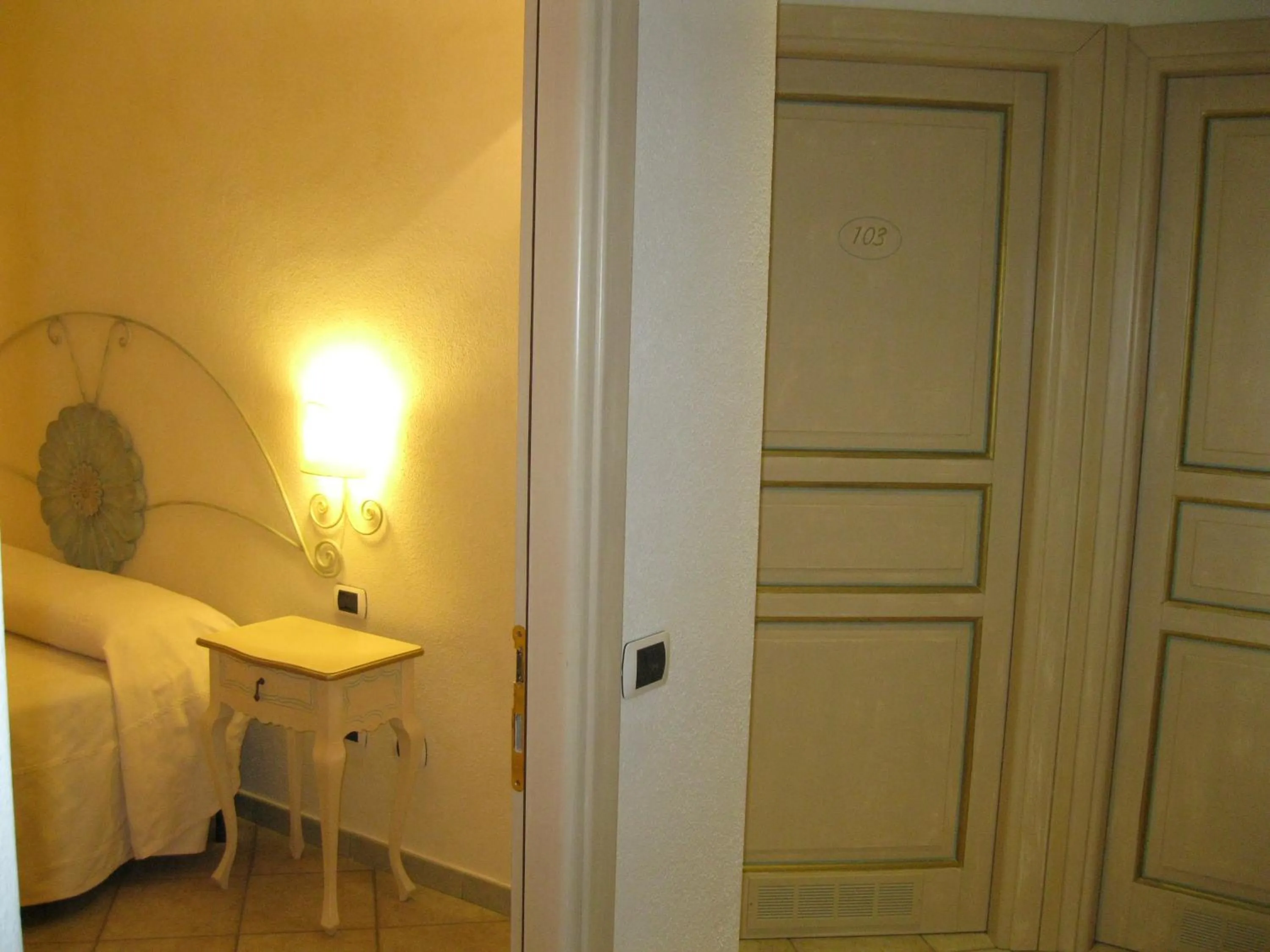 Decorative detail, Bed in Hotel Sorgente