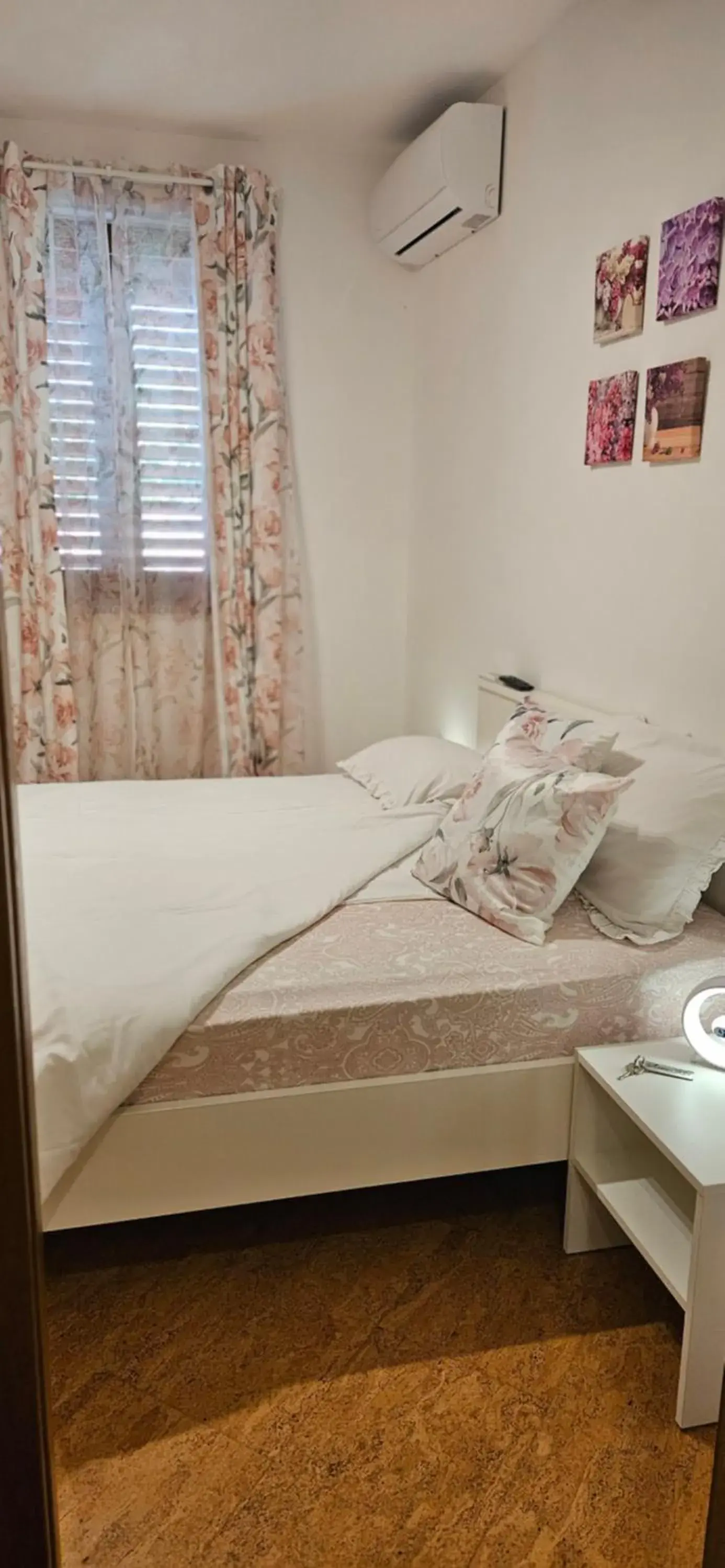 Room Kris with private entrance & private bathroom Room Kris with private entrance & private bathroom