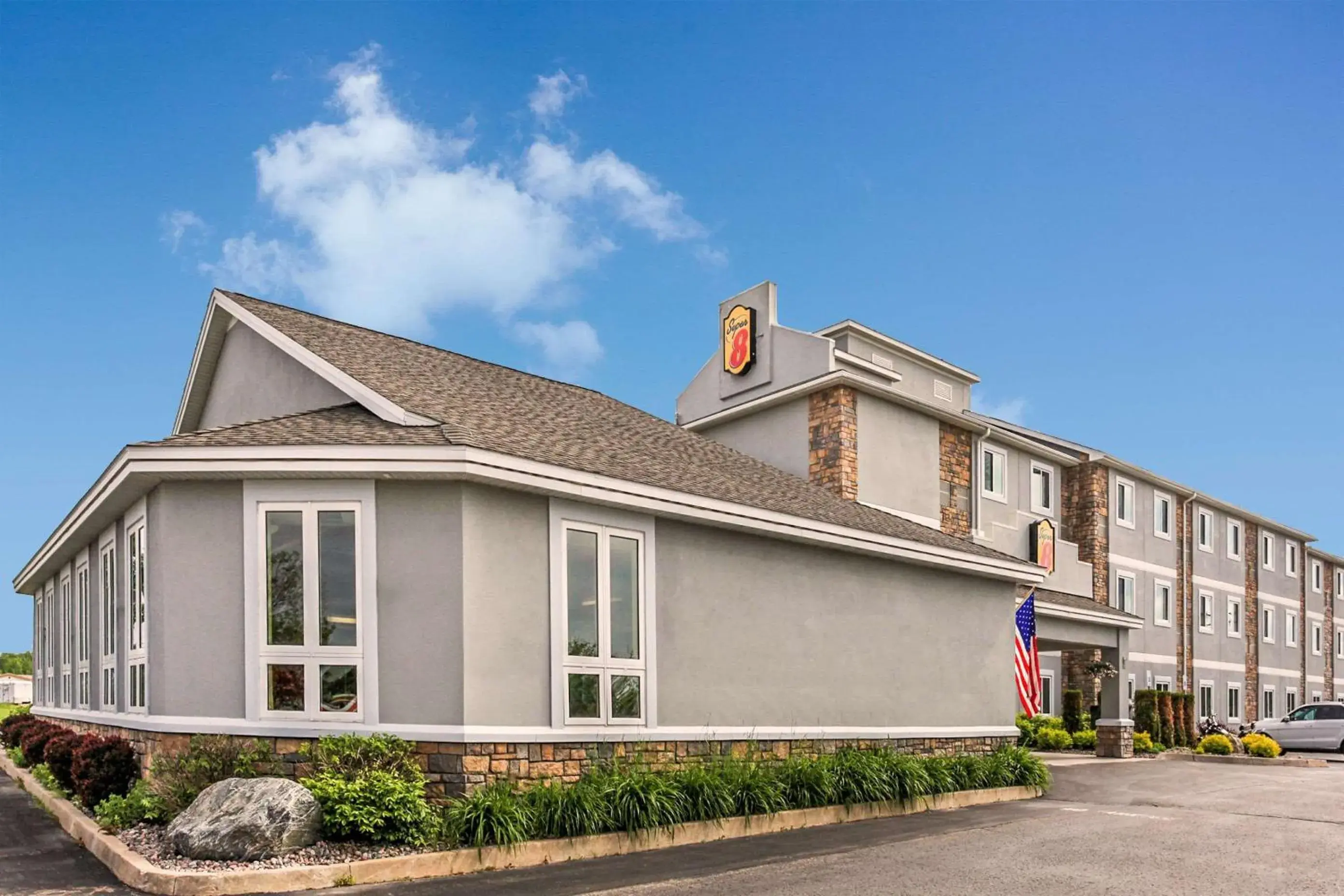 Property building in Super 8 by Wyndham Sault Ste. Marie Property building in Super 8 by Wyndham Sault Ste. Marie