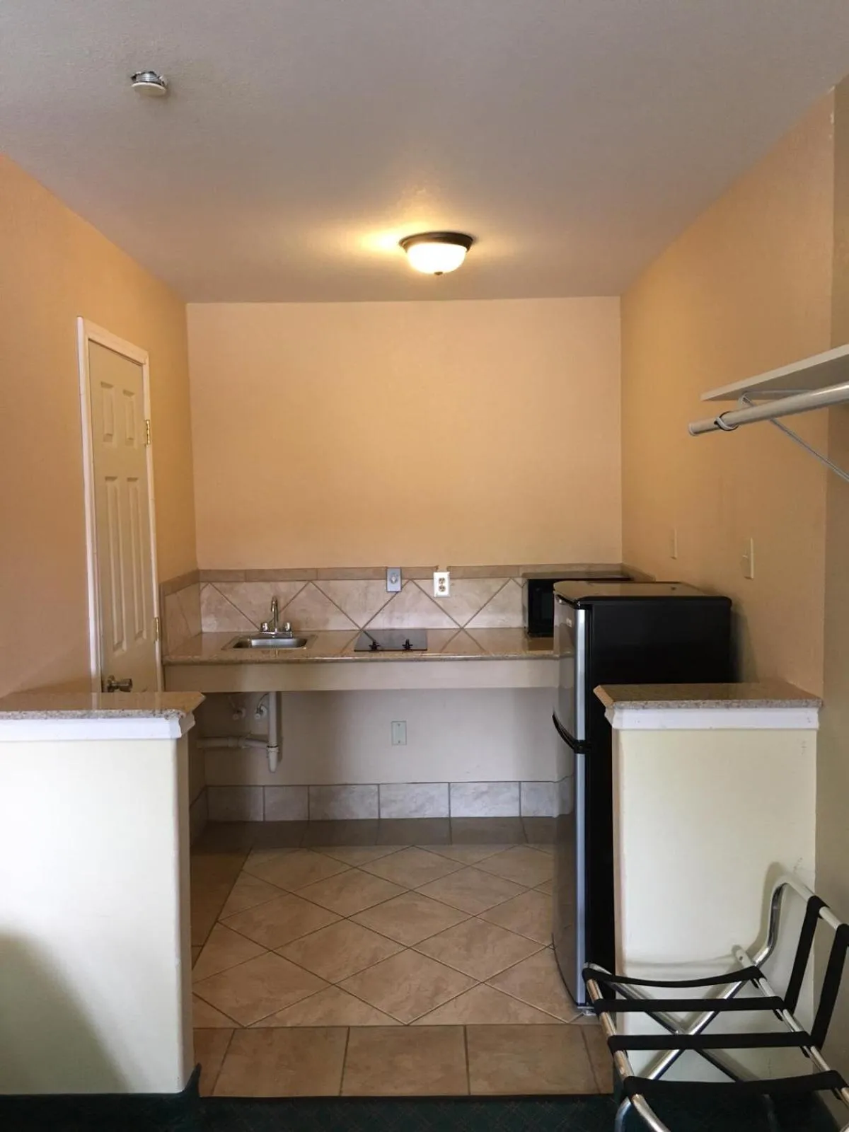 Kitchen or kitchenette in Residents Suites Liberty