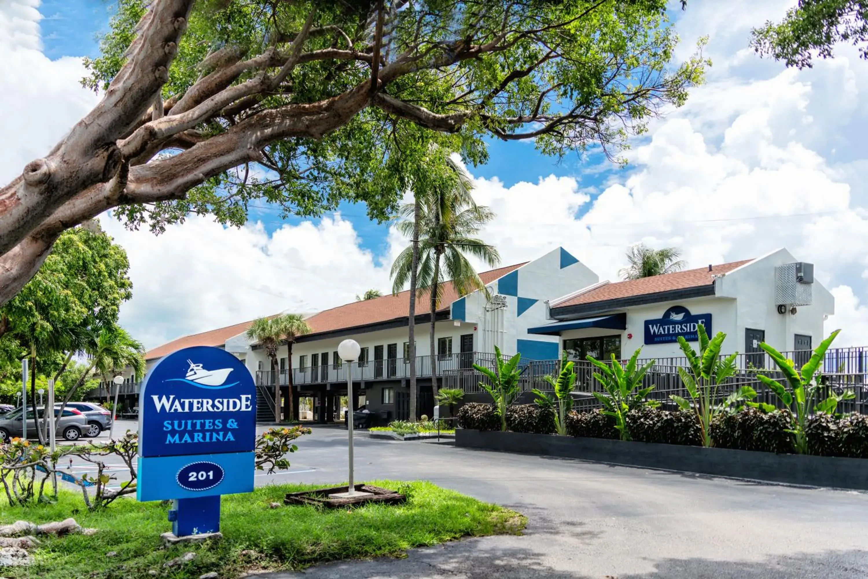 Property building in Waterside Suites and Marina Property building in Waterside Suites and Marina