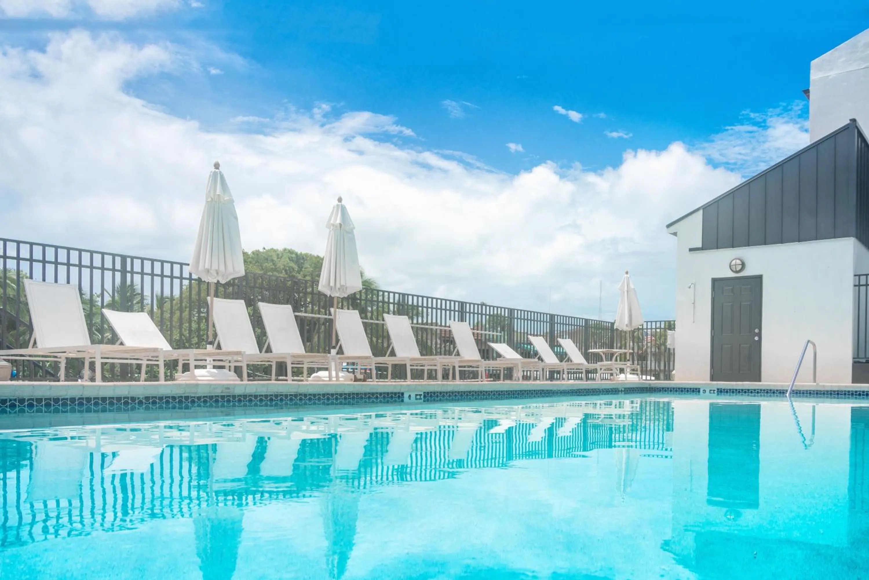 Swimming pool in Waterside Suites and Marina