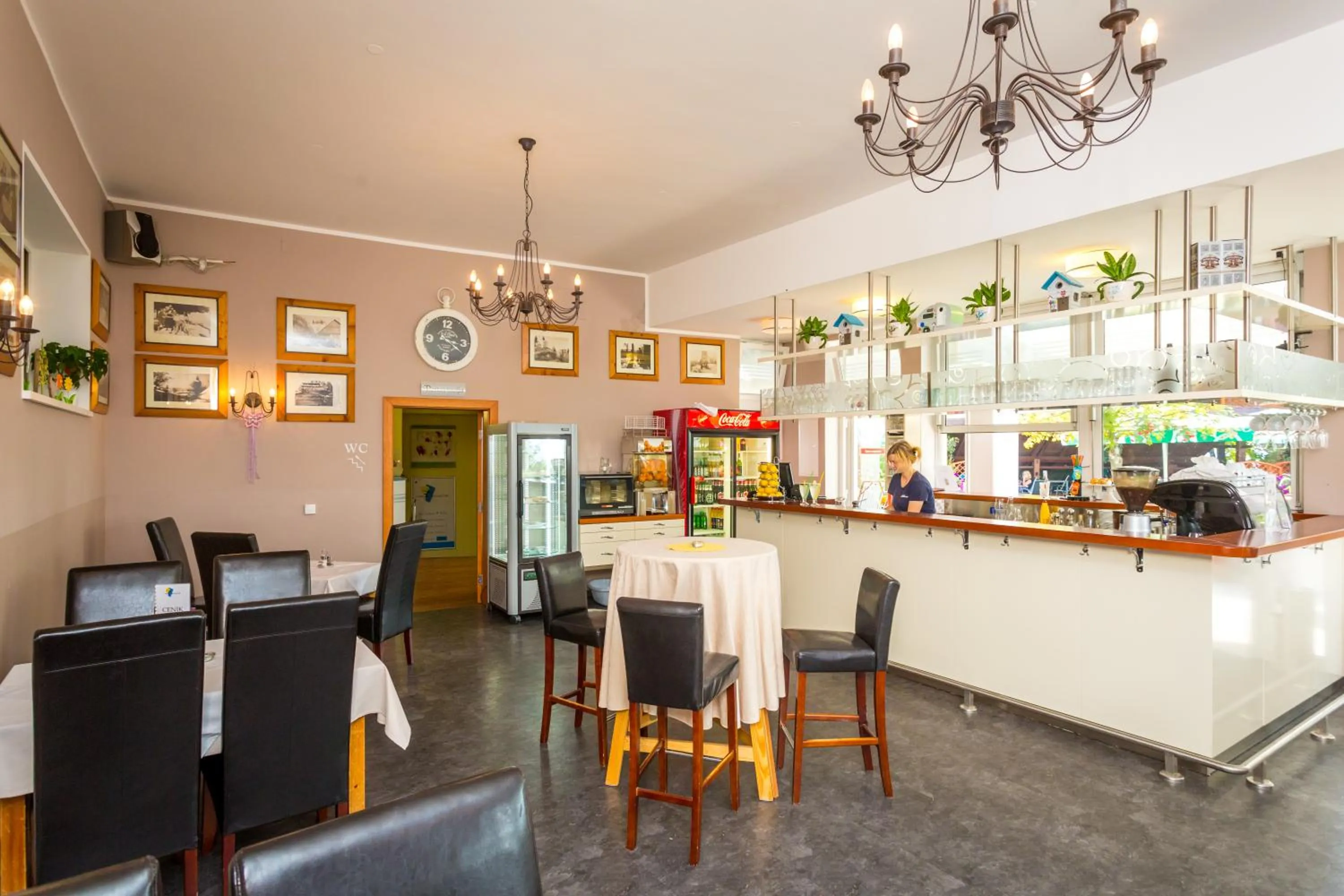 Lounge or bar in Hotel Bellevue