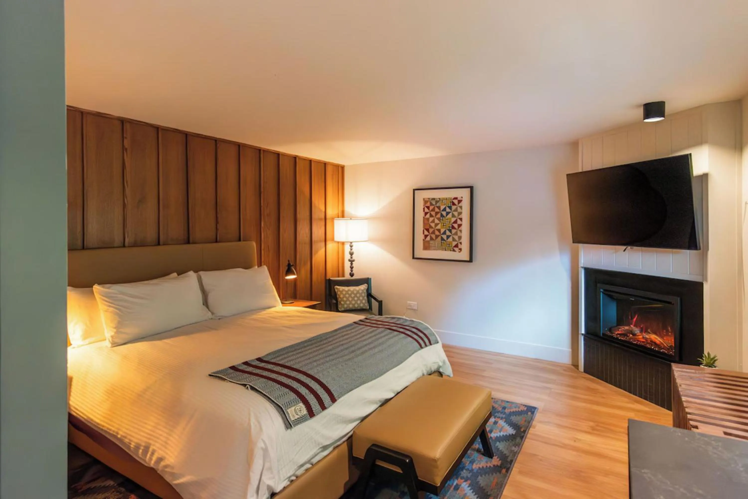 Bed in Historic Rocky Waters Inn, A Small Luxury Hotel